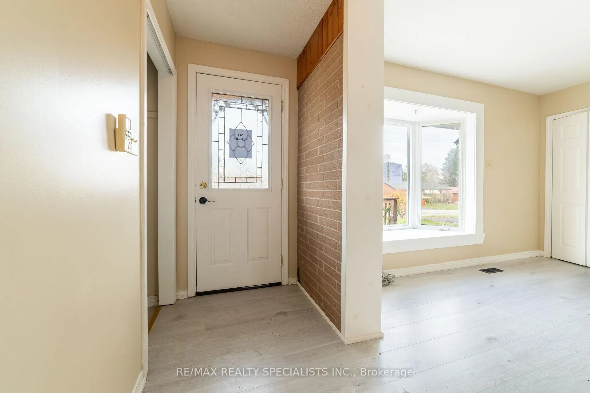 Photo 2 of 70 Bythia Street, Orangeville — HOMEH
