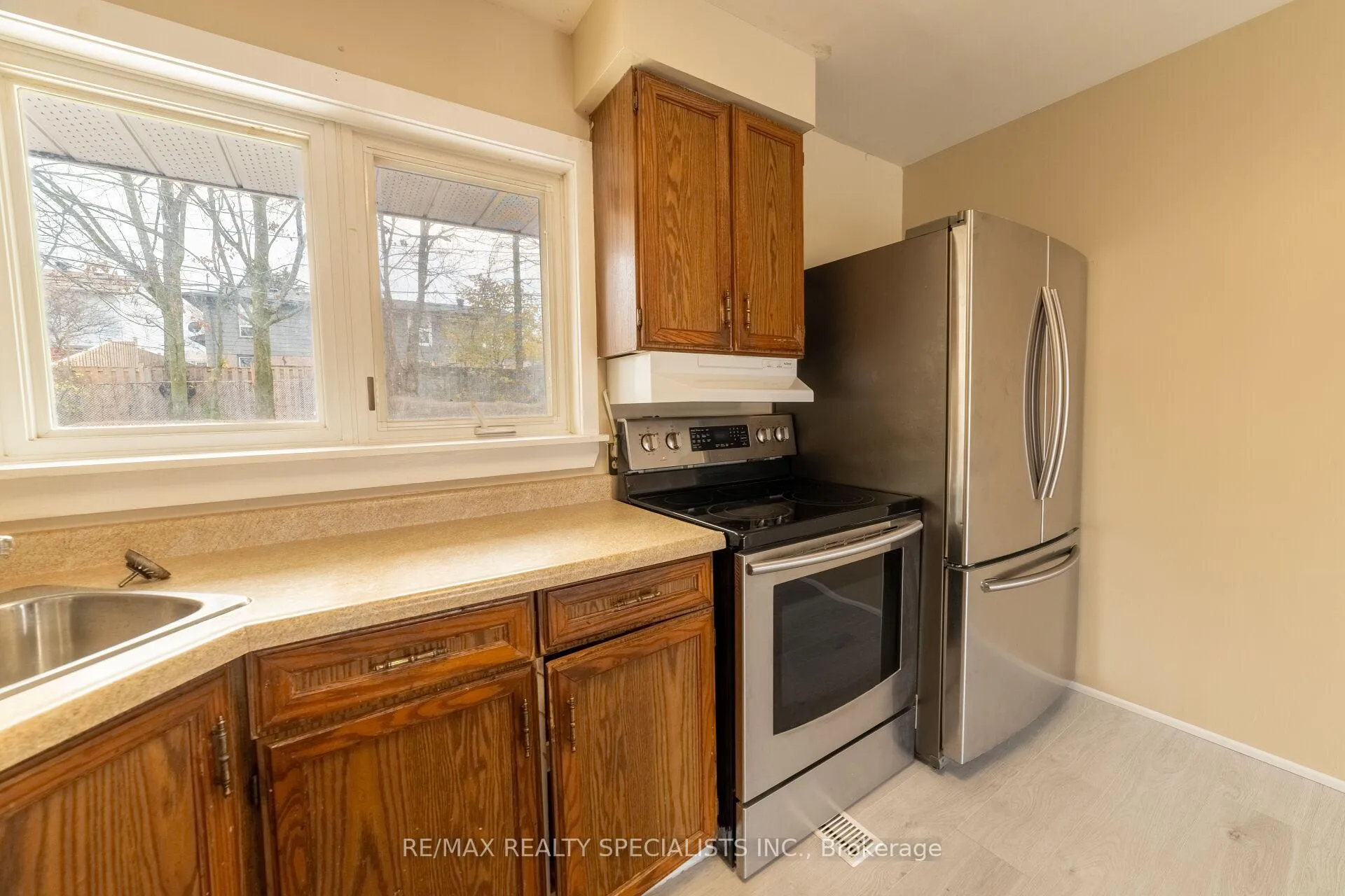 Photo 5 of 70 Bythia Street, Orangeville — HOMEH