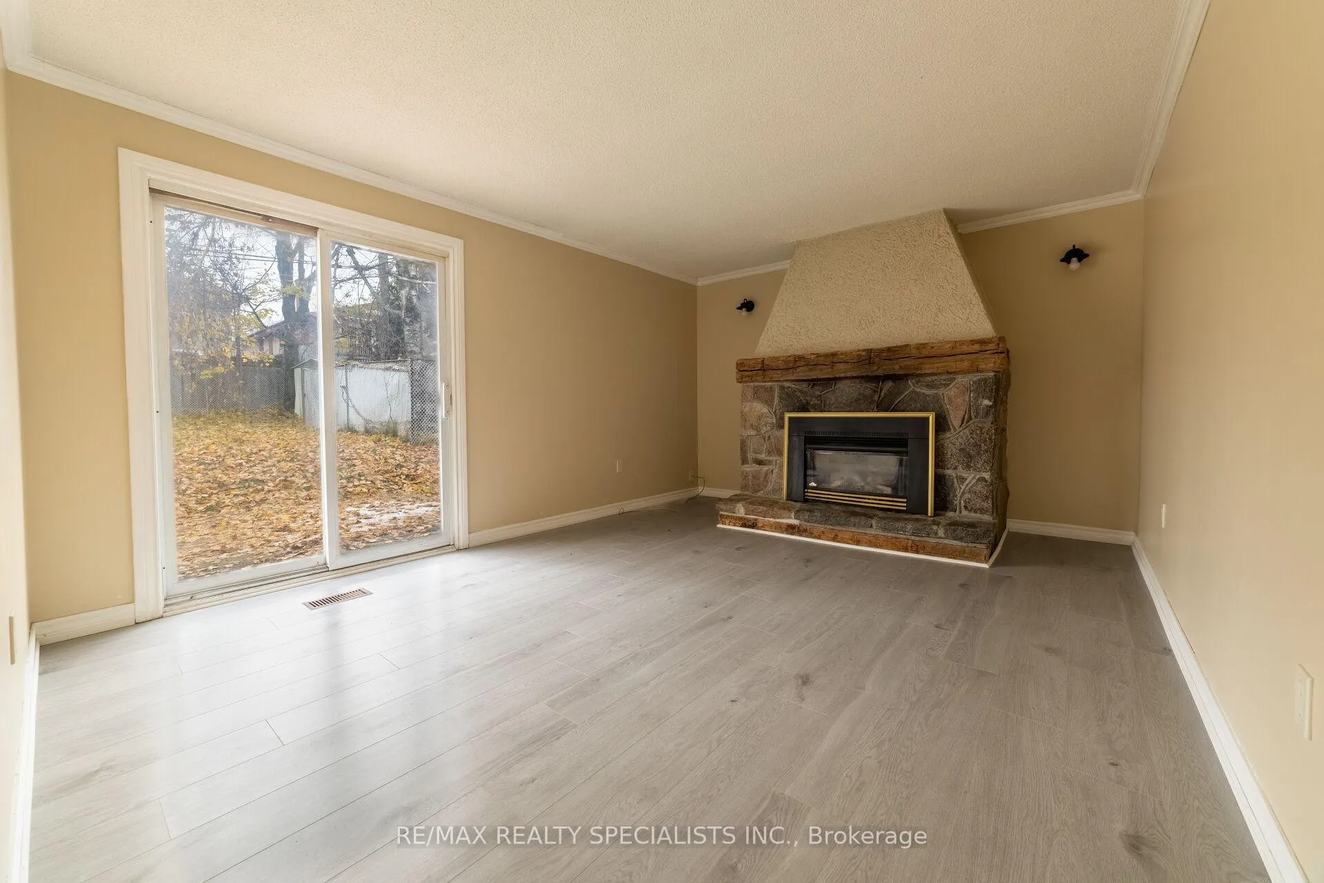 Photo 12 of 70 Bythia Street, Orangeville — HOMEH
