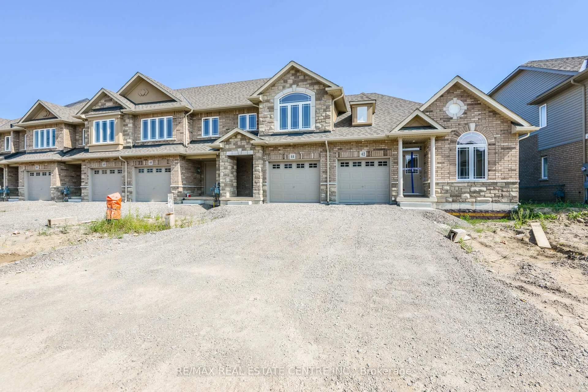 Photo 3 of 44 Cittadella Boulevard, Hamilton, Hannon — HOMEH