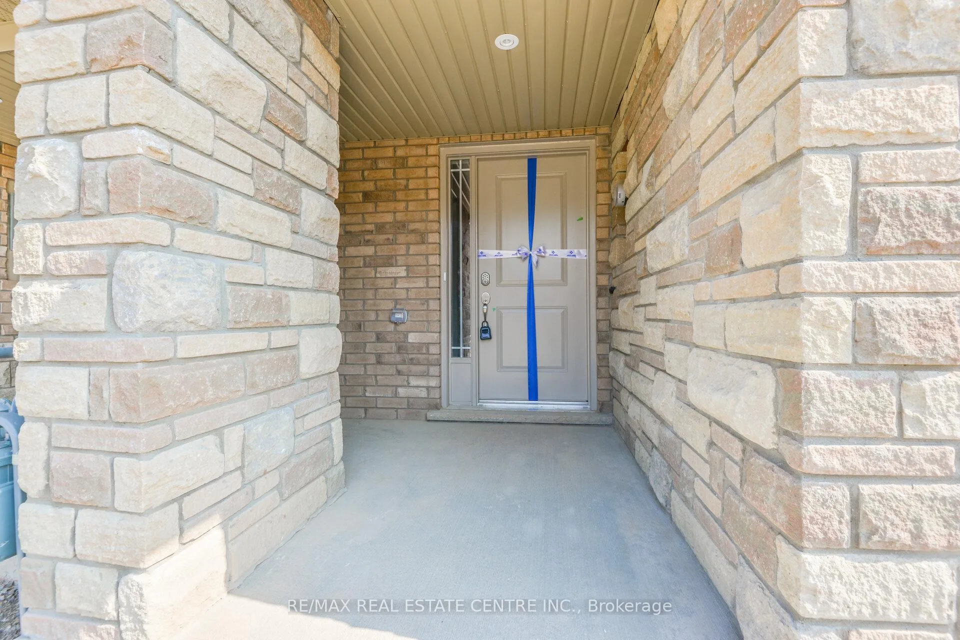 Photo 4 of 44 Cittadella Boulevard, Hamilton, Hannon — HOMEH