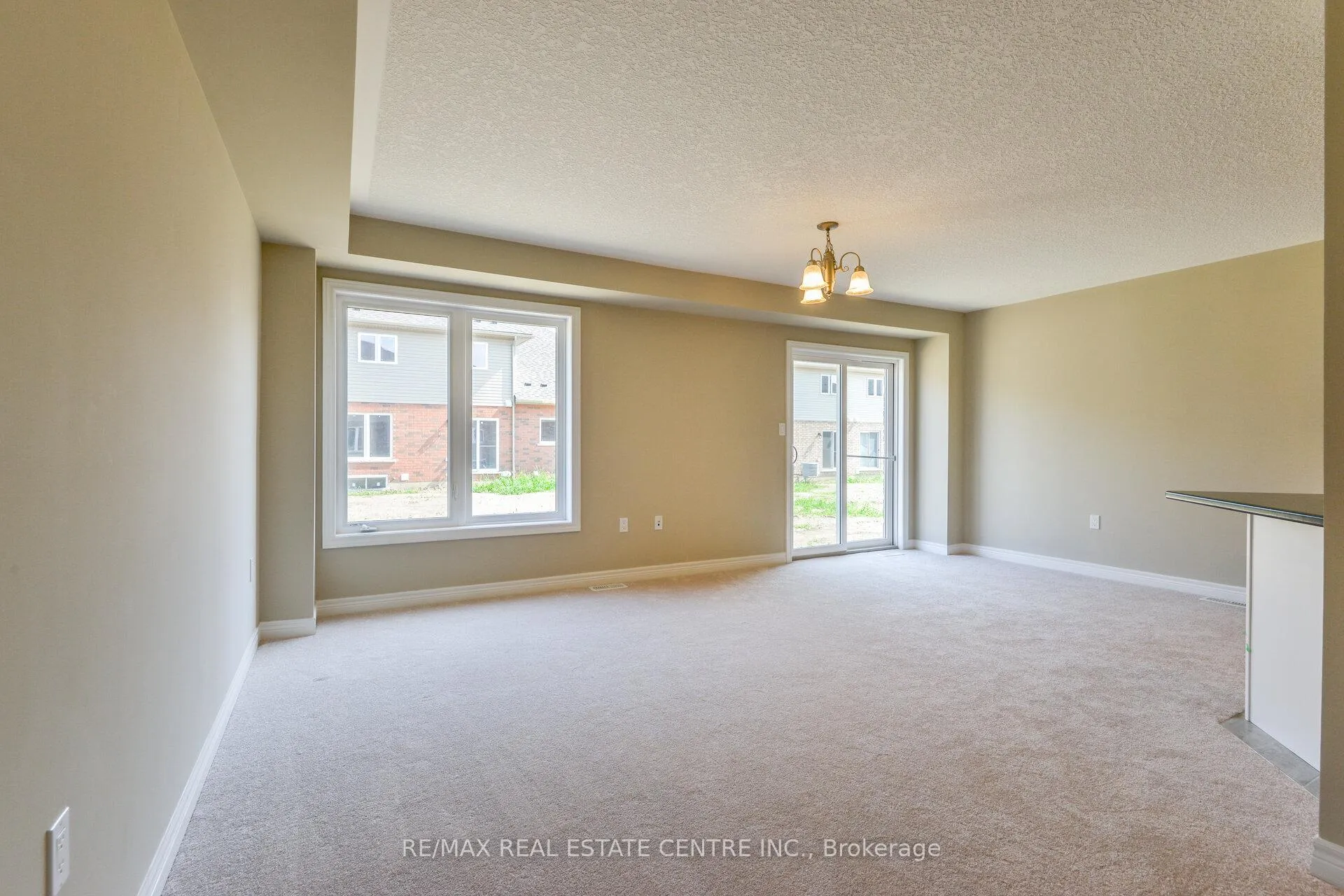 Photo 6 of 44 Cittadella Boulevard, Hamilton, Hannon — HOMEH