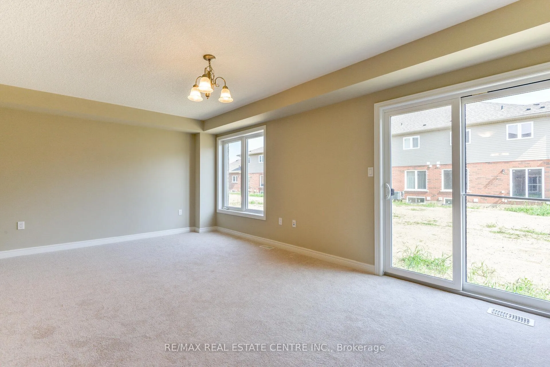 Photo 7 of 44 Cittadella Boulevard, Hamilton, Hannon — HOMEH