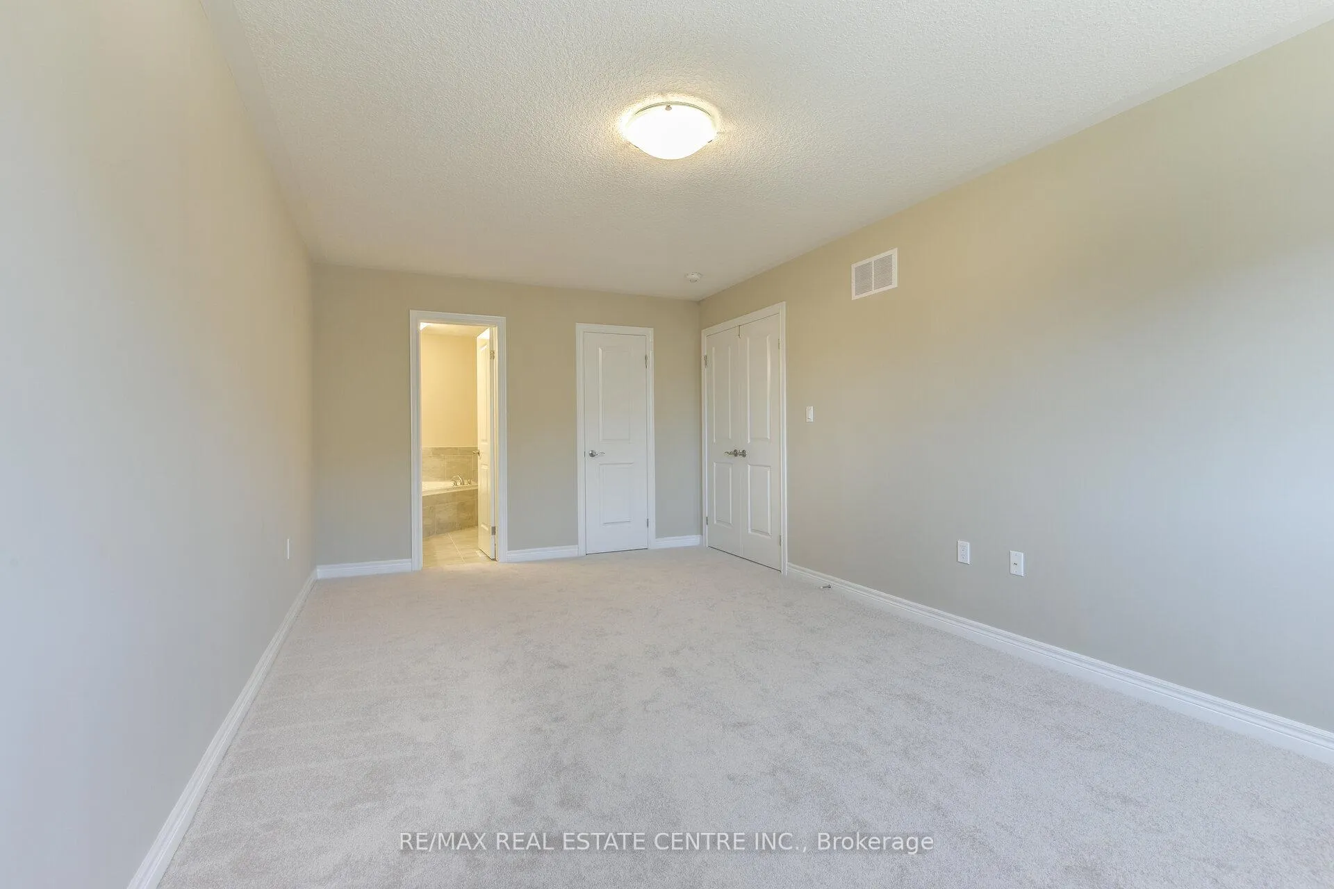 Photo 17 of 44 Cittadella Boulevard, Hamilton, Hannon — HOMEH