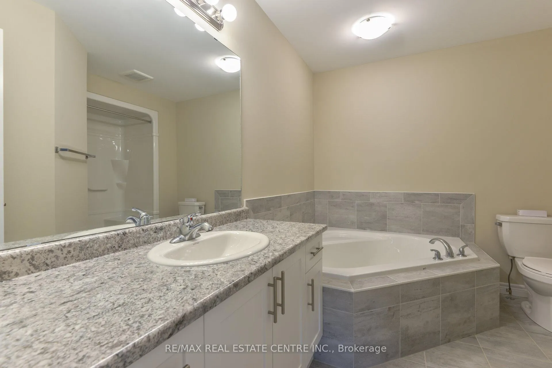 Photo 18 of 44 Cittadella Boulevard, Hamilton, Hannon — HOMEH