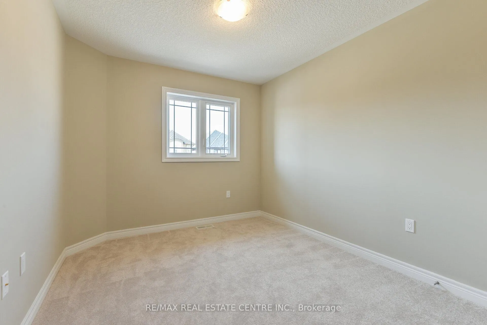 Photo 20 of 44 Cittadella Boulevard, Hamilton, Hannon — HOMEH