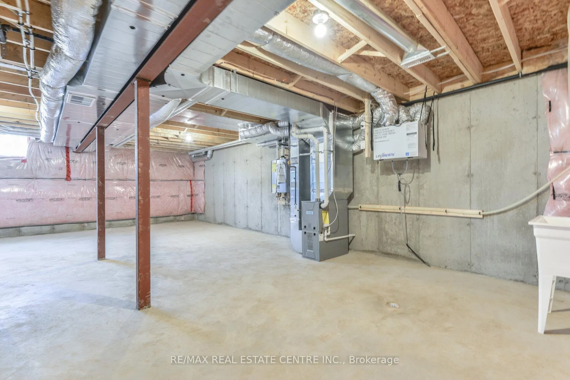 Photo 24 of 44 Cittadella Boulevard, Hamilton, Hannon — HOMEH