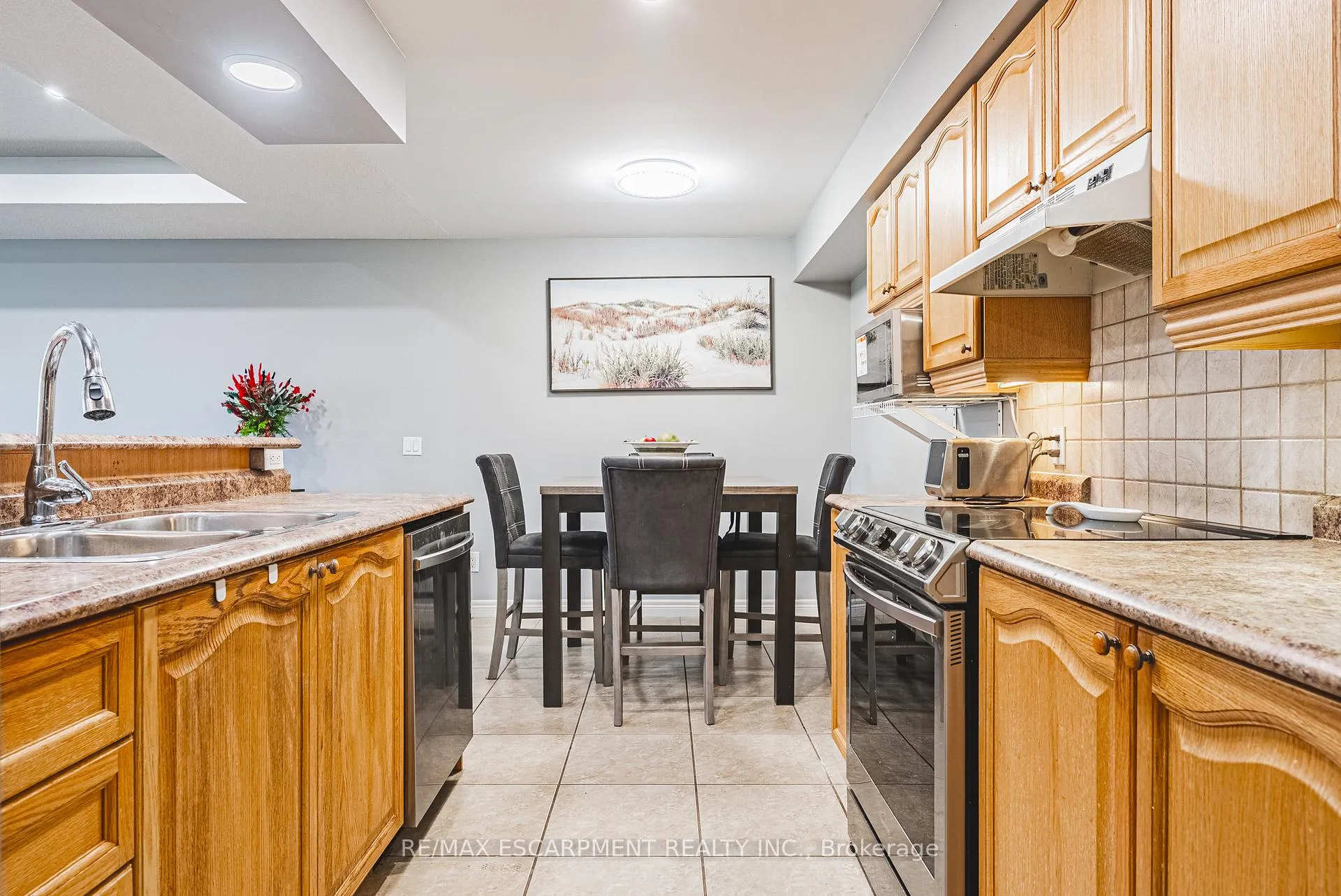 Photo 9 of Unit 308, 990 Golf Links Road, Hamilton, Meadowlands — HOMEH