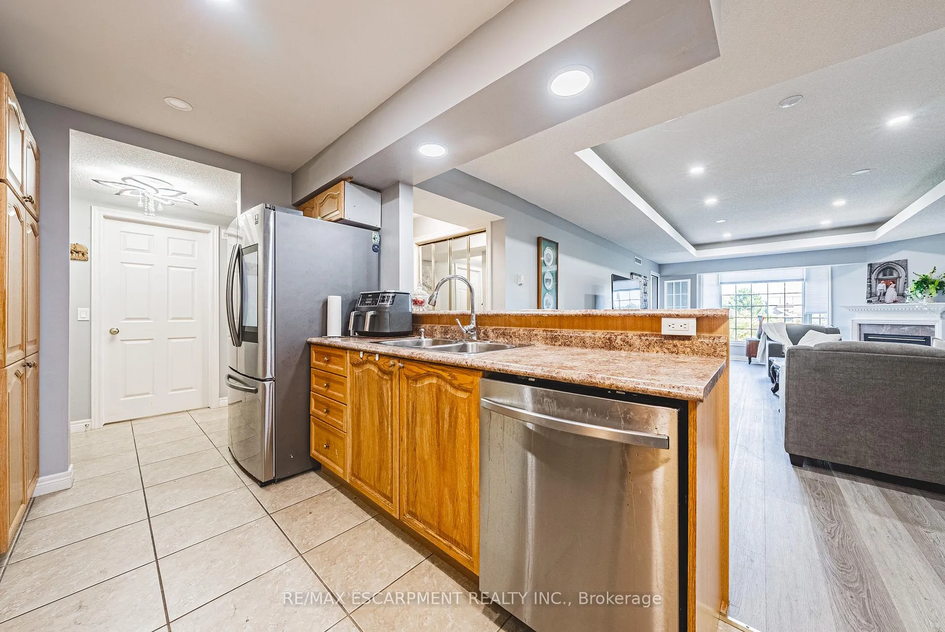 Photo 10 of Unit 308, 990 Golf Links Road, Hamilton, Meadowlands — HOMEH
