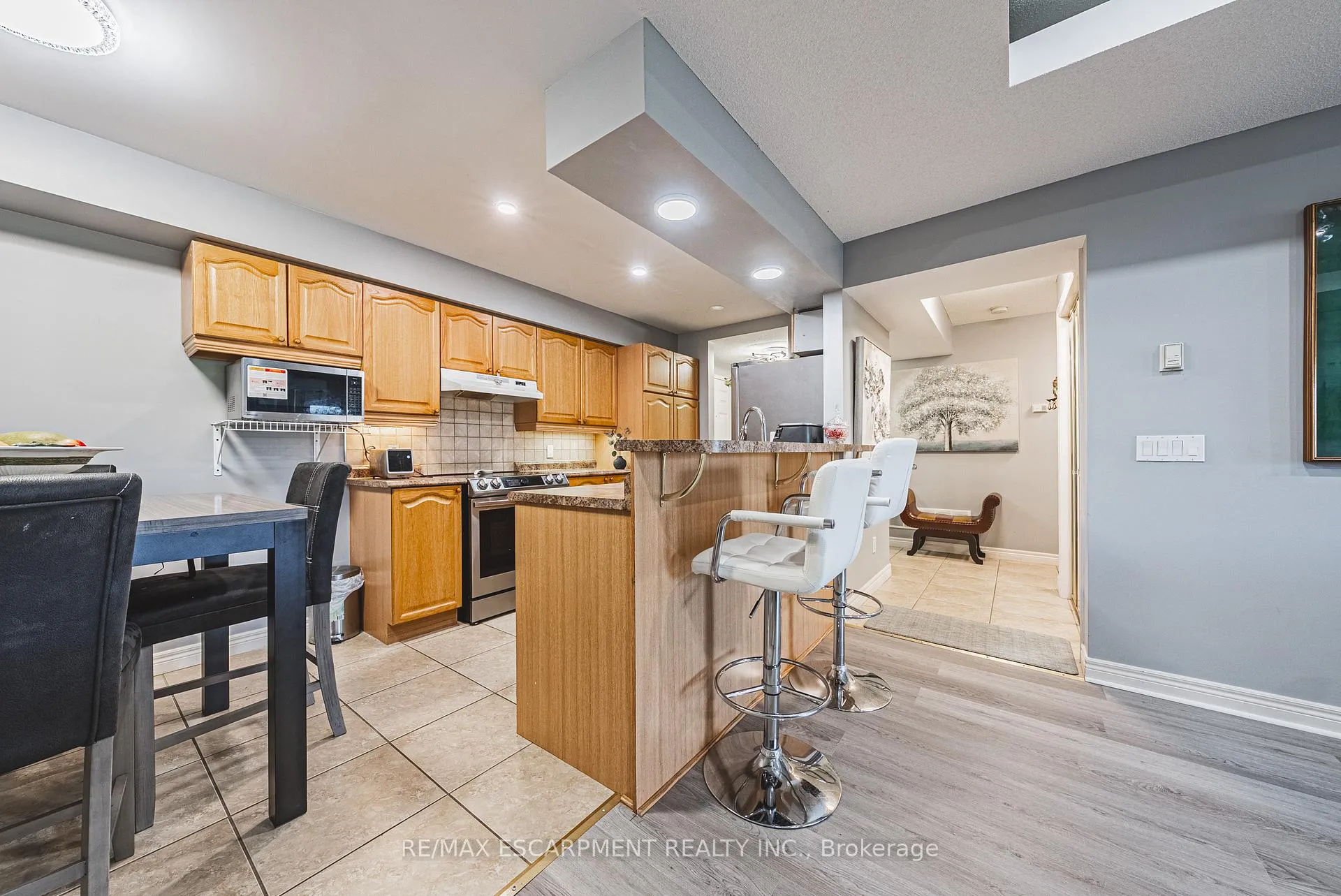 Photo 13 of Unit 308, 990 Golf Links Road, Hamilton, Meadowlands — HOMEH