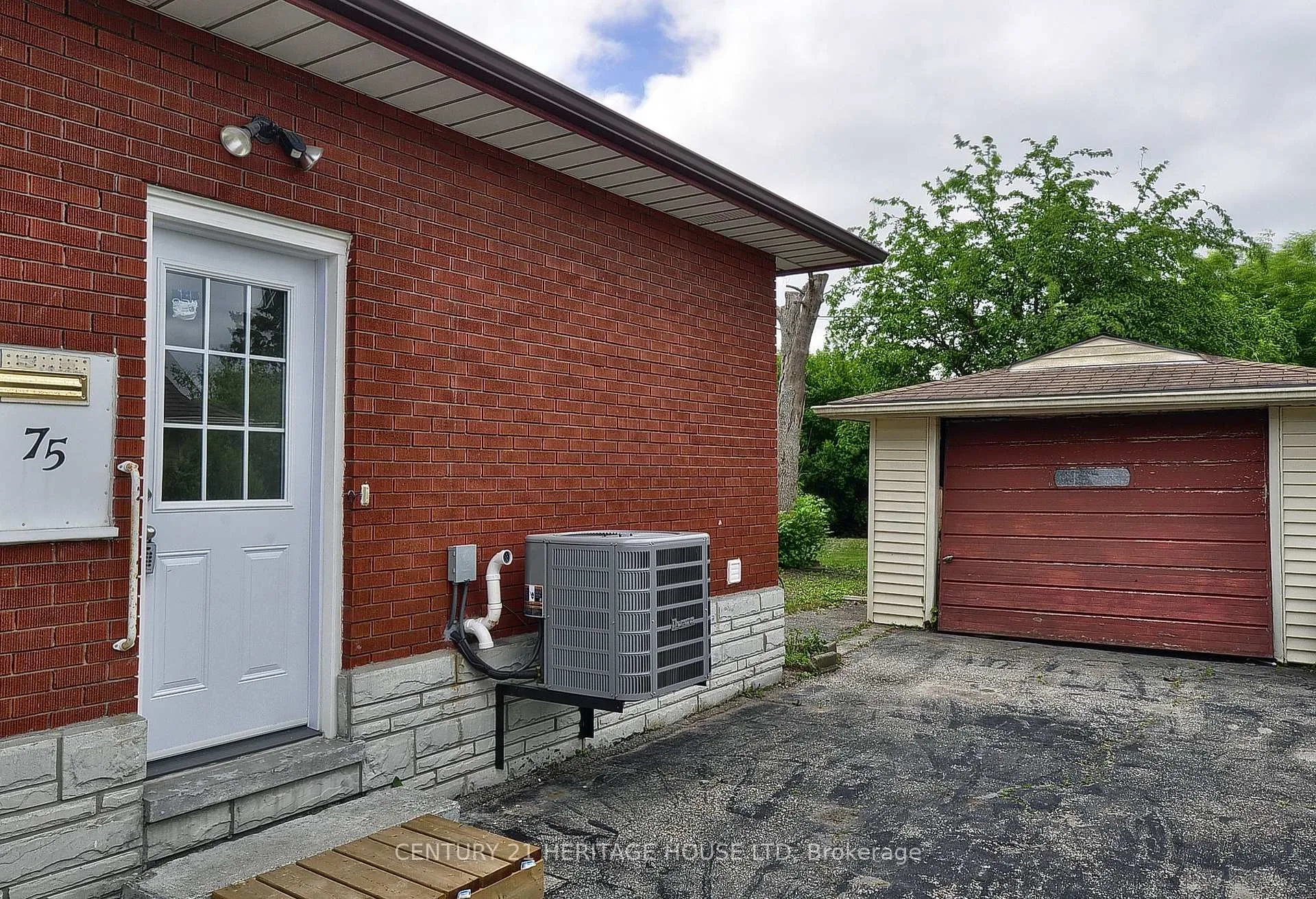 Photo 20 of 75 Olympic Drive, Kitchener — HOMEH
