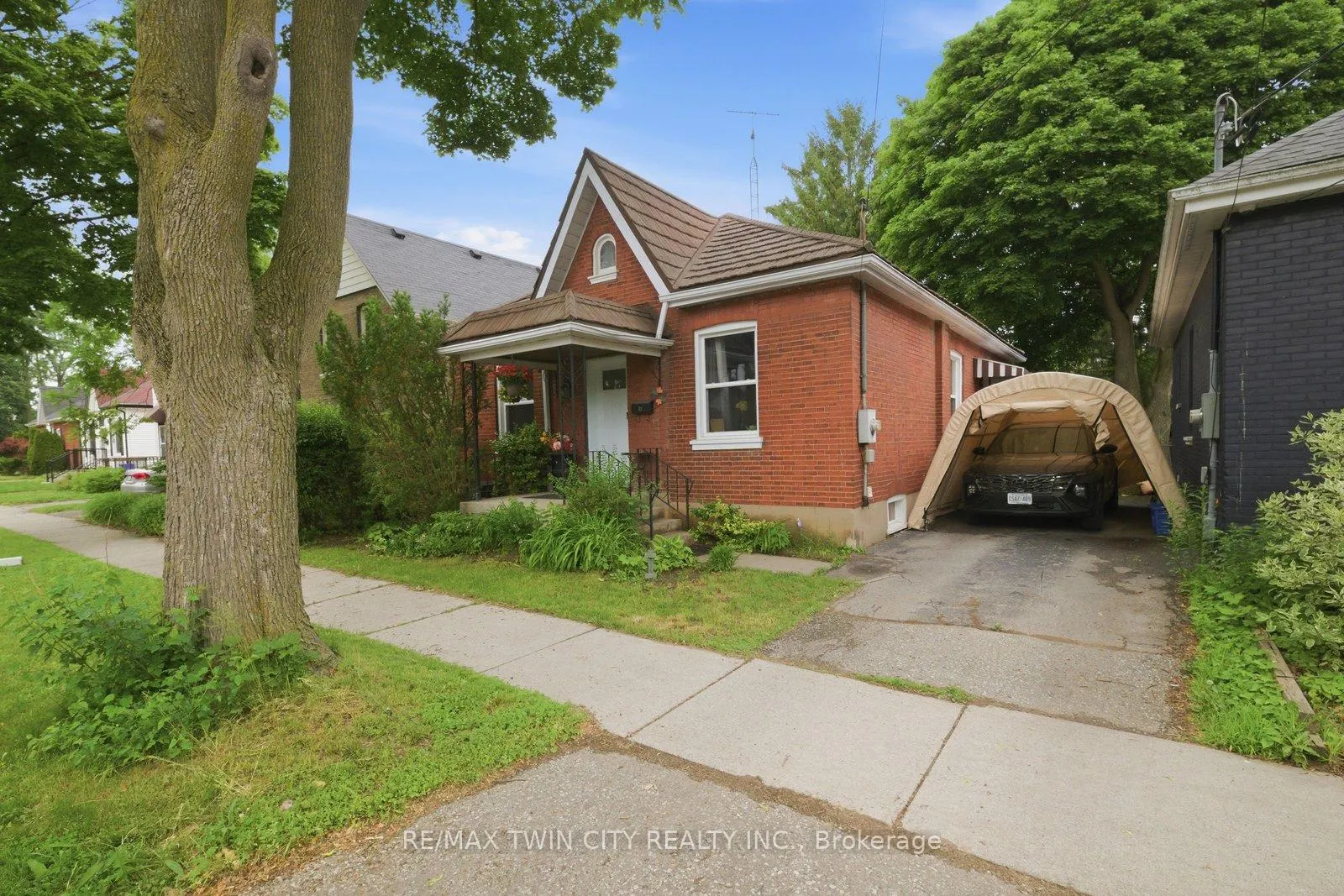 Photo of 12 Brunswick Street N