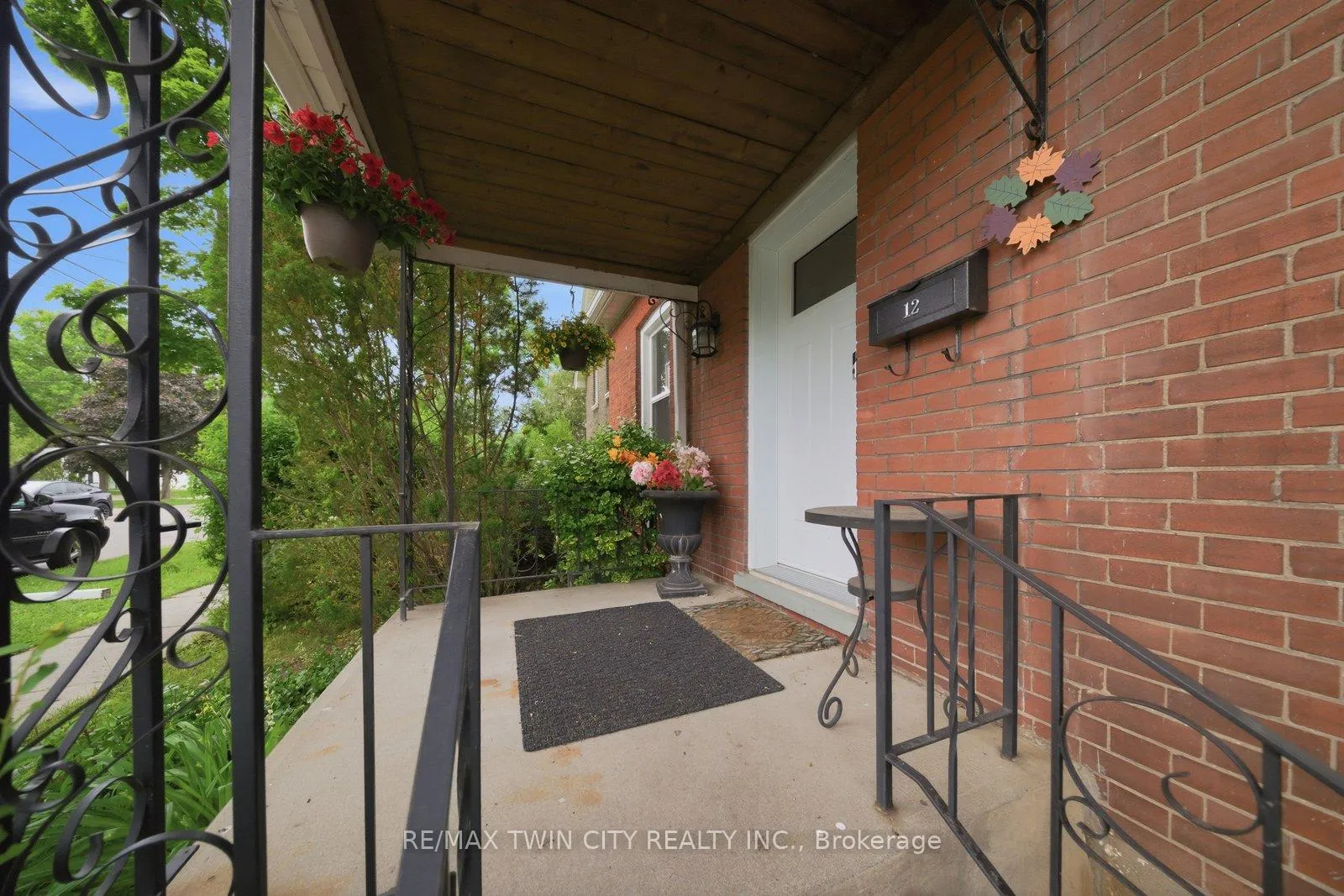Photo 4 of 12 Brunswick Street N, Brantford, Old West Brant — HOMEH