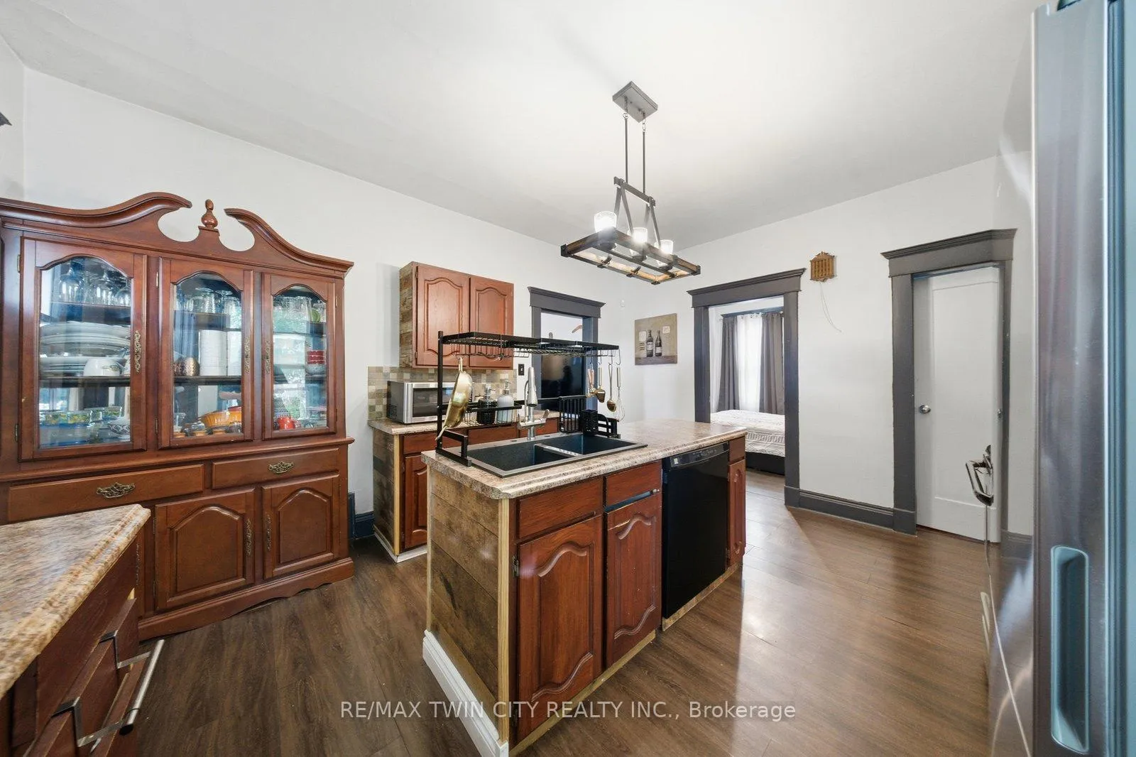Photo 18 of 12 Brunswick Street N, Brantford, Old West Brant — HOMEH