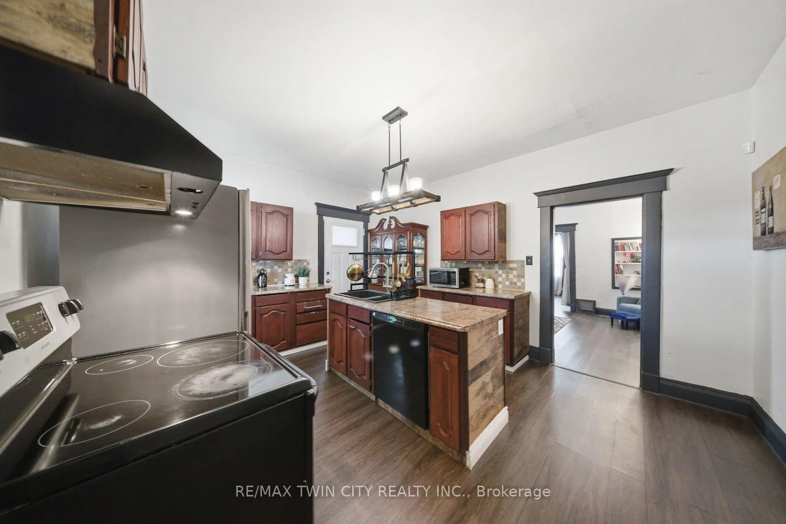Photo 19 of 12 Brunswick Street N, Brantford, Old West Brant — HOMEH