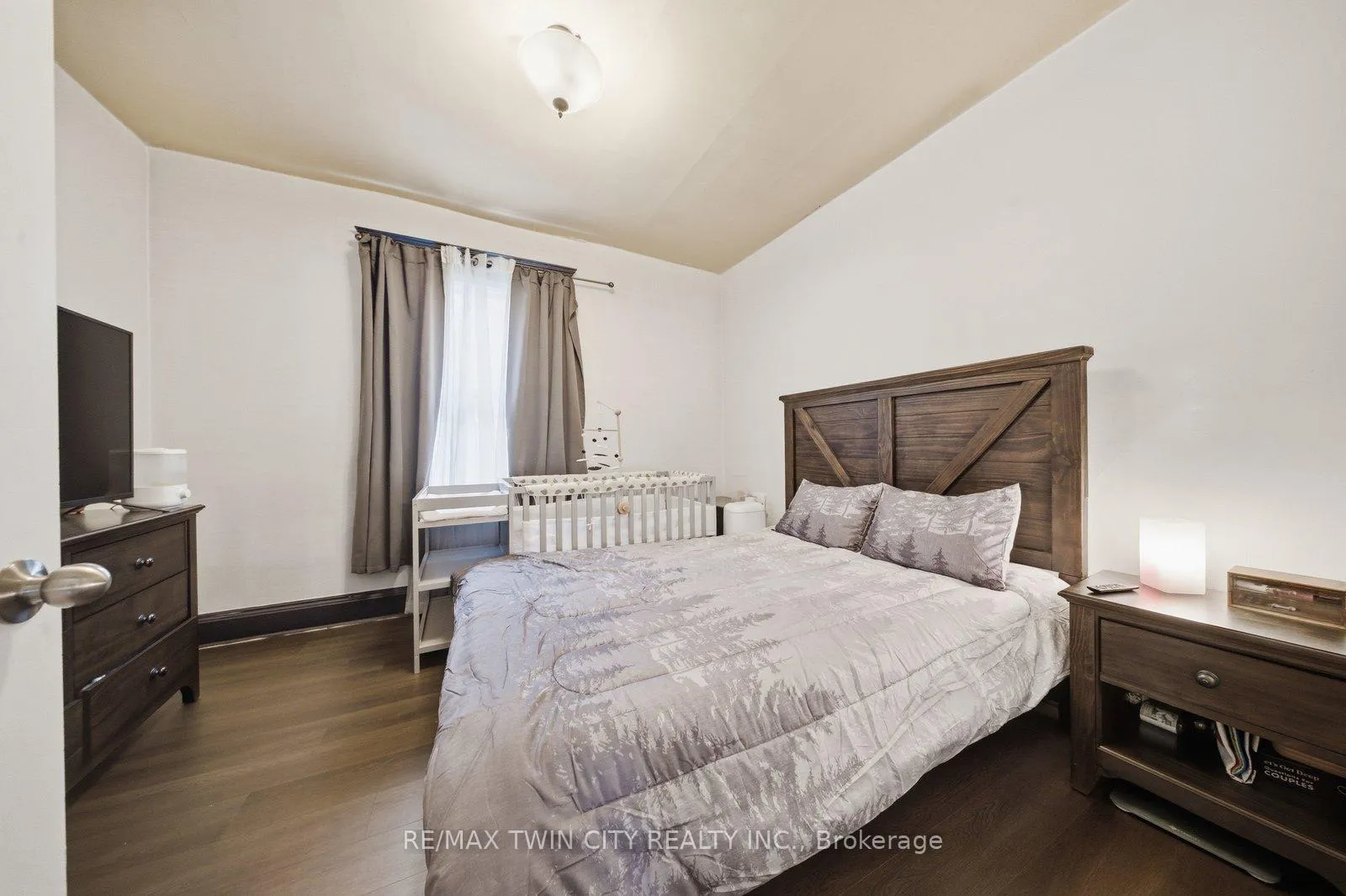 Photo 21 of 12 Brunswick Street N, Brantford, Old West Brant — HOMEH