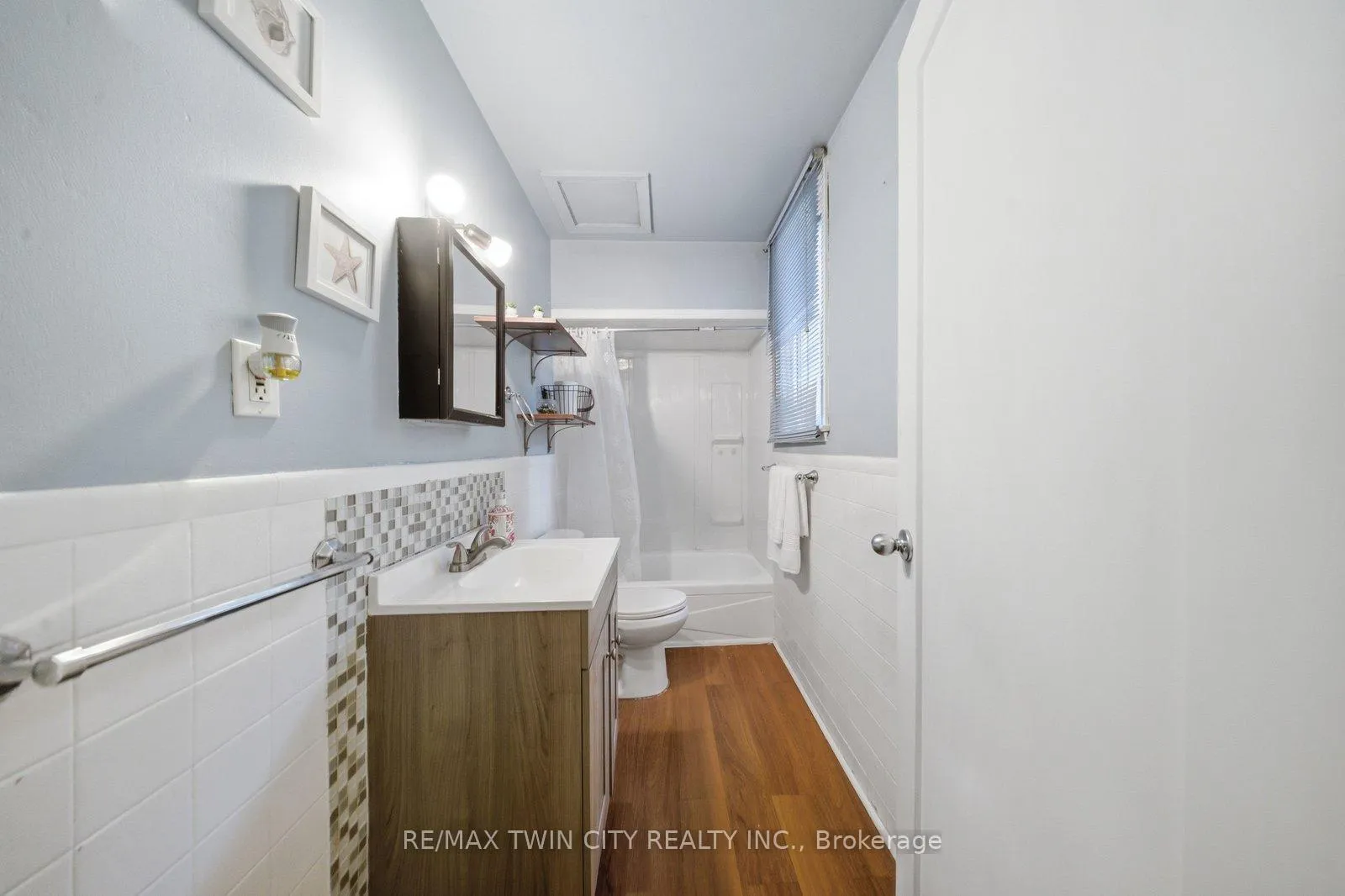 Photo 22 of 12 Brunswick Street N, Brantford, Old West Brant — HOMEH