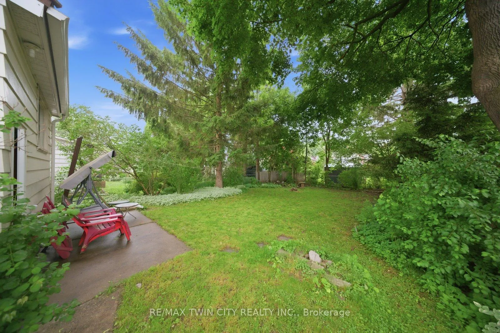 Photo 25 of 12 Brunswick Street N, Brantford, Old West Brant — HOMEH