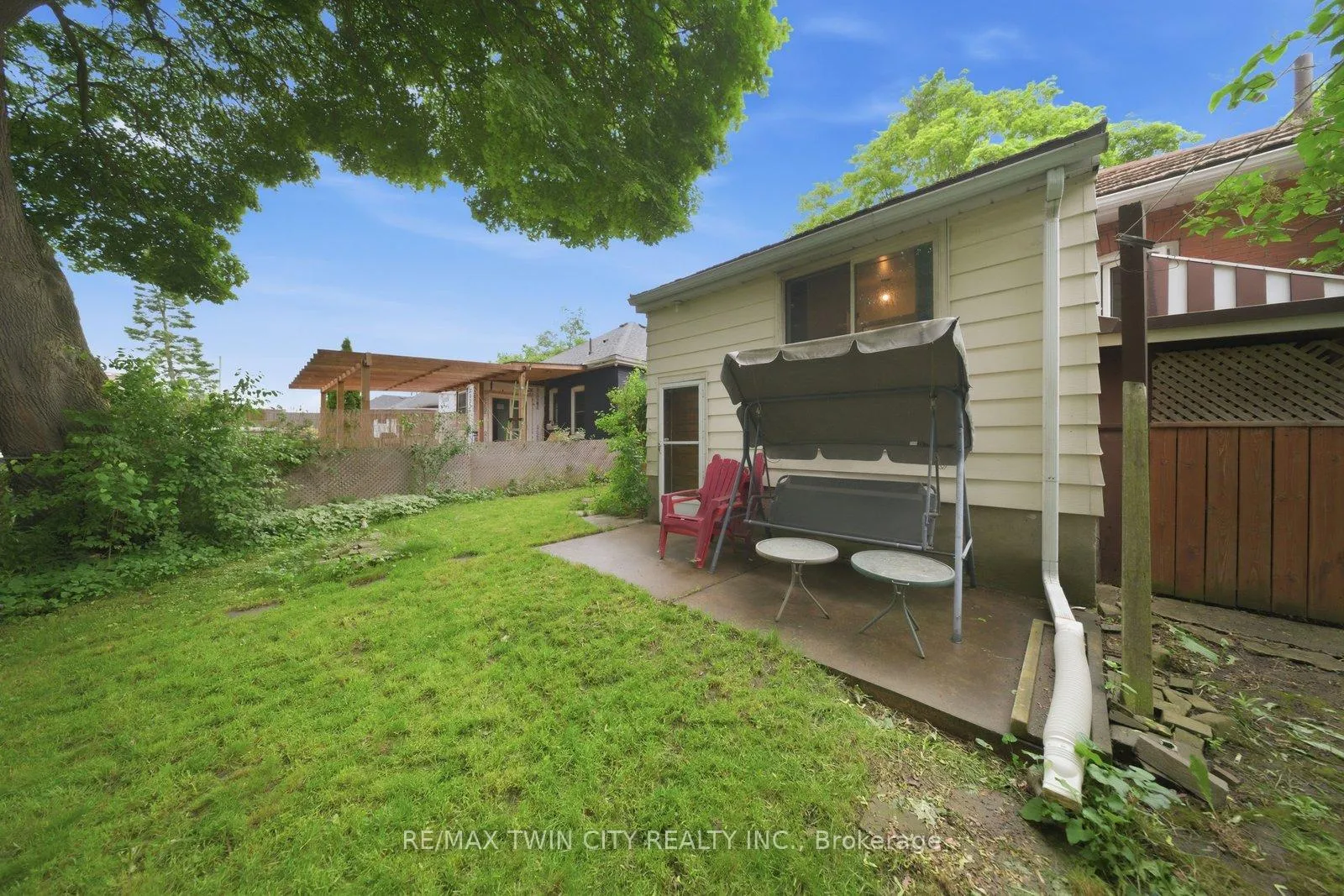 Photo 26 of 12 Brunswick Street N, Brantford, Old West Brant — HOMEH