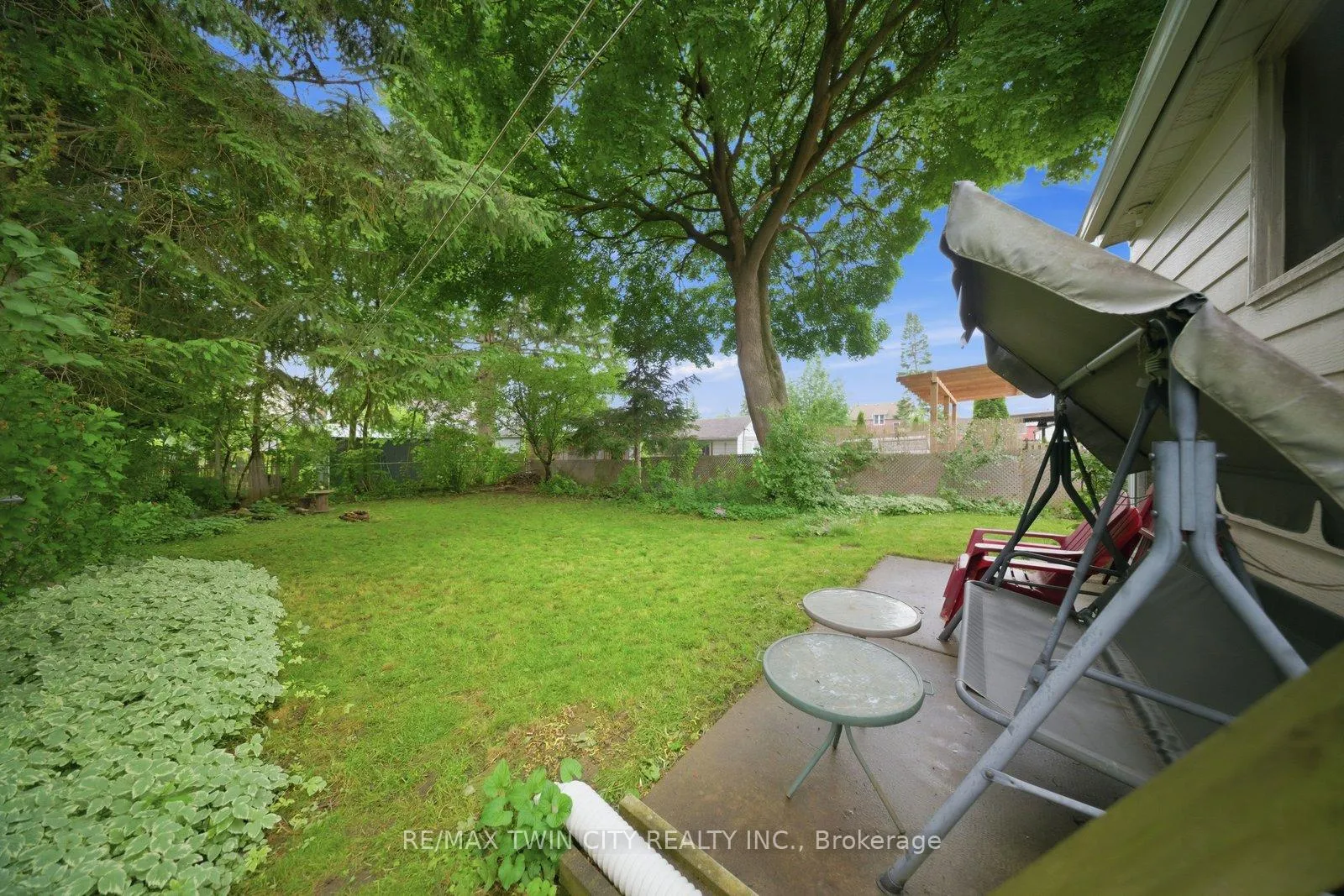 Photo 27 of 12 Brunswick Street N, Brantford, Old West Brant — HOMEH