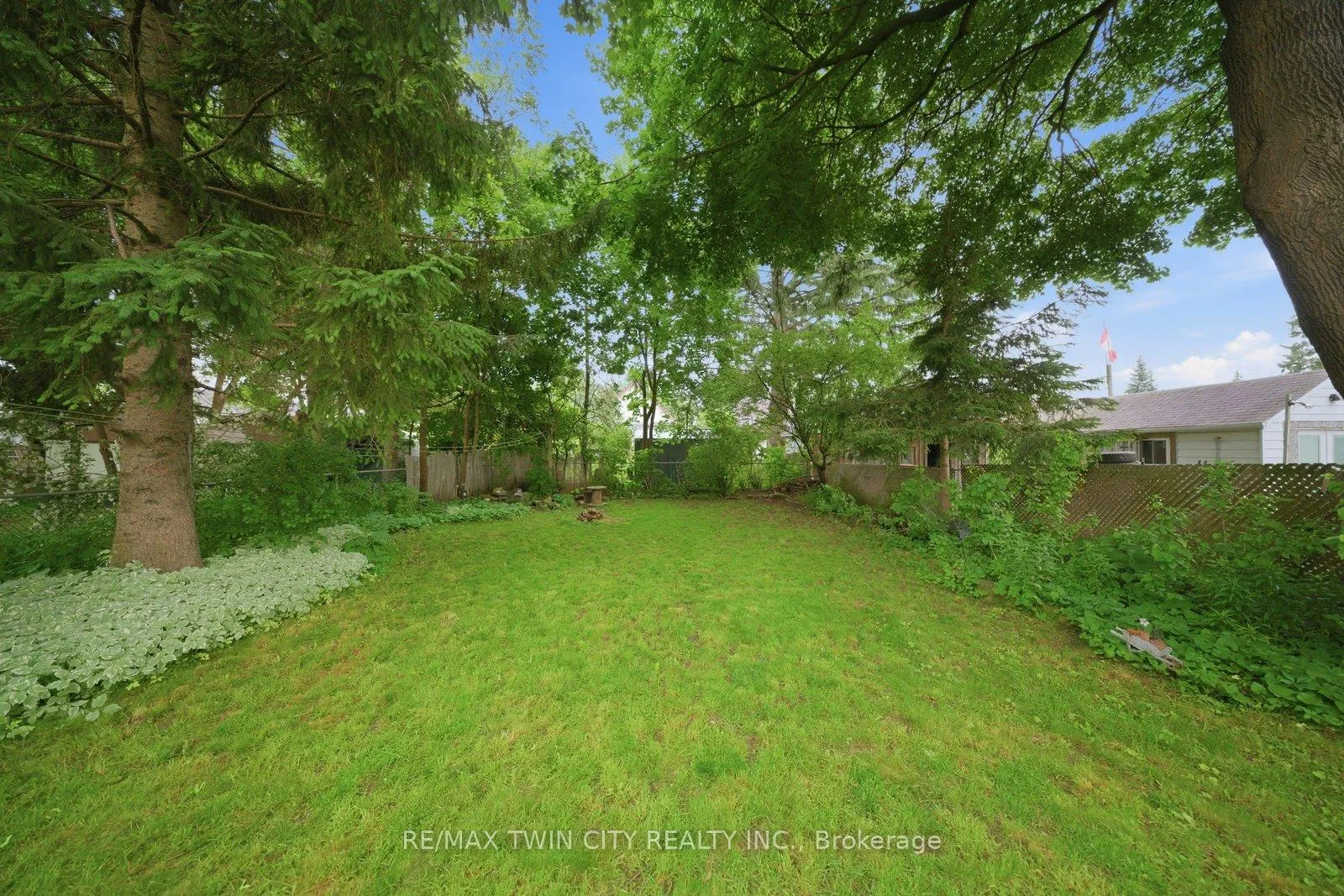 Photo 28 of 12 Brunswick Street N, Brantford, Old West Brant — HOMEH