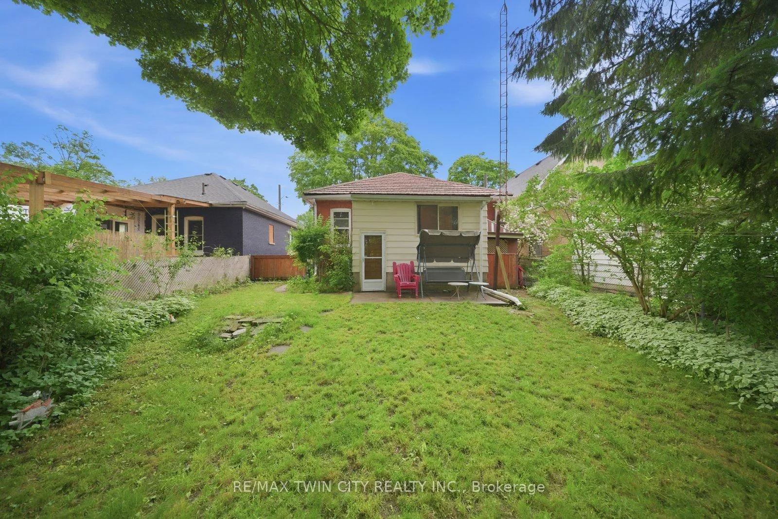 Photo 29 of 12 Brunswick Street N, Brantford, Old West Brant — HOMEH