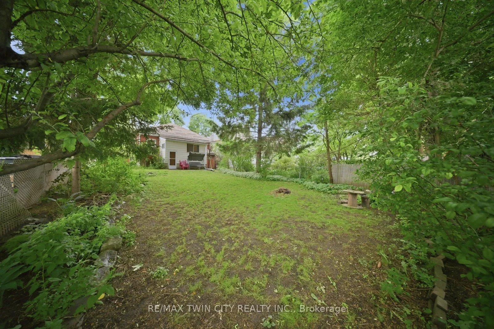Photo 30 of 12 Brunswick Street N, Brantford, Old West Brant — HOMEH