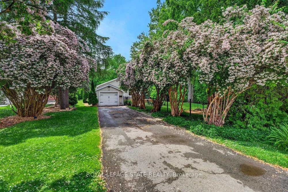Photo 3 of 52 Orchard Drive, Hamilton, Ancaster — HOMEH
