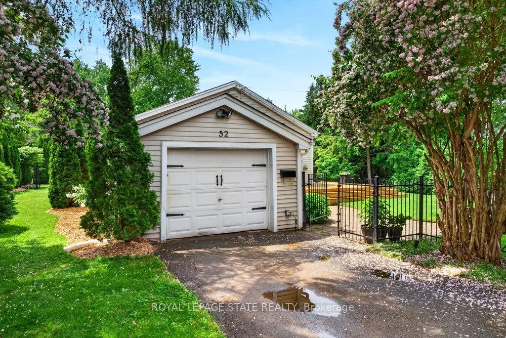 Photo 4 of 52 Orchard Drive, Hamilton, Ancaster — HOMEH