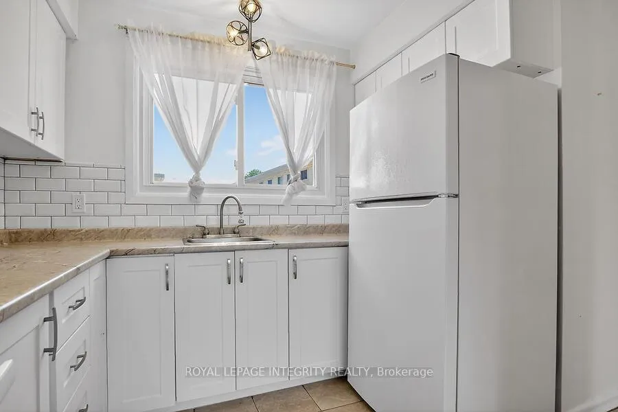 Photo 7 of 427 Moodie Drive, Ottawa, Bells Corners — HOMEH