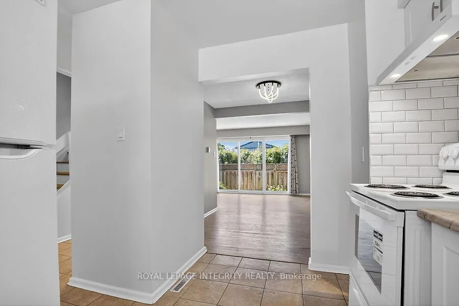 Photo 8 of 427 Moodie Drive, Ottawa, Bells Corners — HOMEH