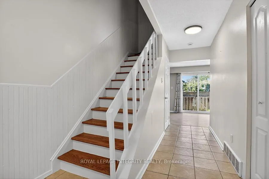 Photo 16 of 427 Moodie Drive, Ottawa, Bells Corners — HOMEH