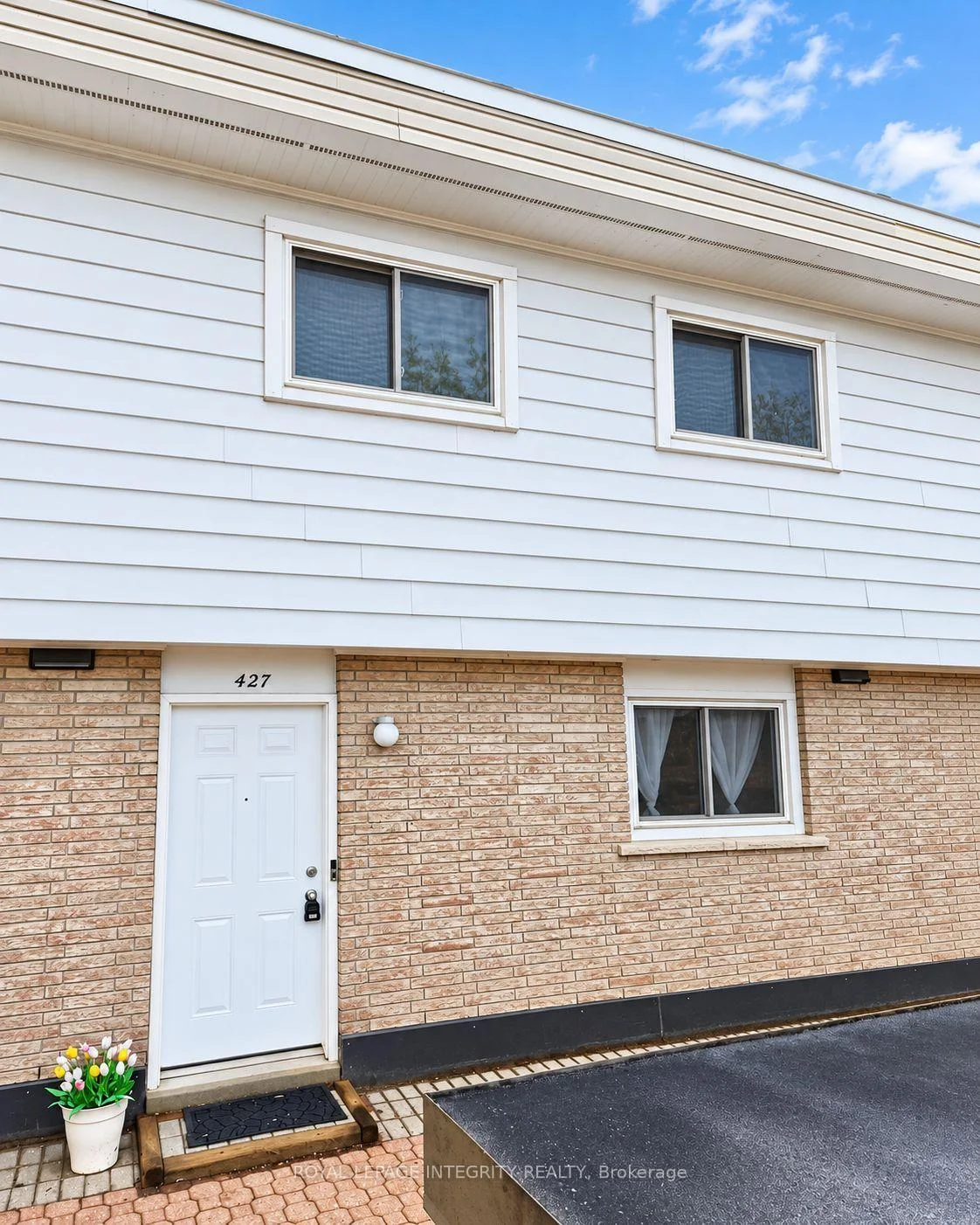 Photo of 427 Moodie Drive
