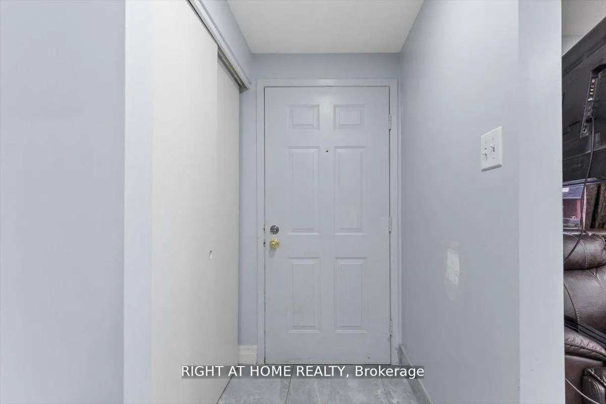 Photo 3 of 275 Tagge Crescent, Kitchener, Bridgeport — HOMEH