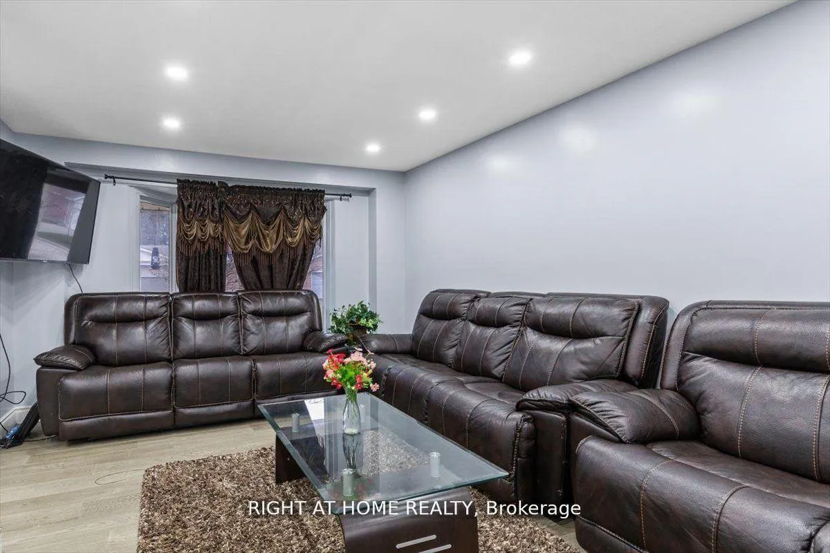 Photo 4 of 275 Tagge Crescent, Kitchener, Bridgeport — HOMEH