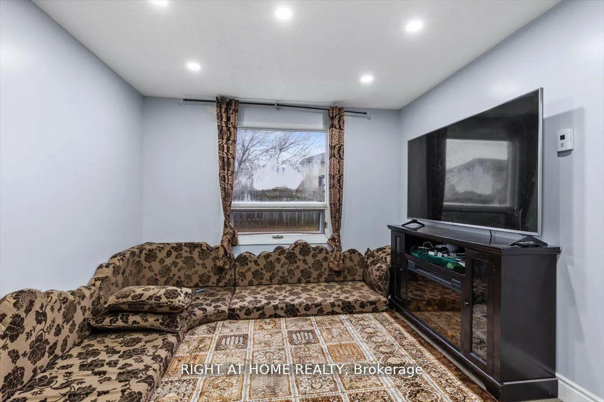 Photo 6 of 275 Tagge Crescent, Kitchener, Bridgeport — HOMEH