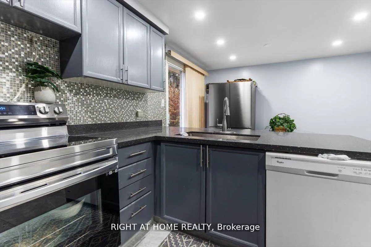 Photo 7 of 275 Tagge Crescent, Kitchener, Bridgeport — HOMEH