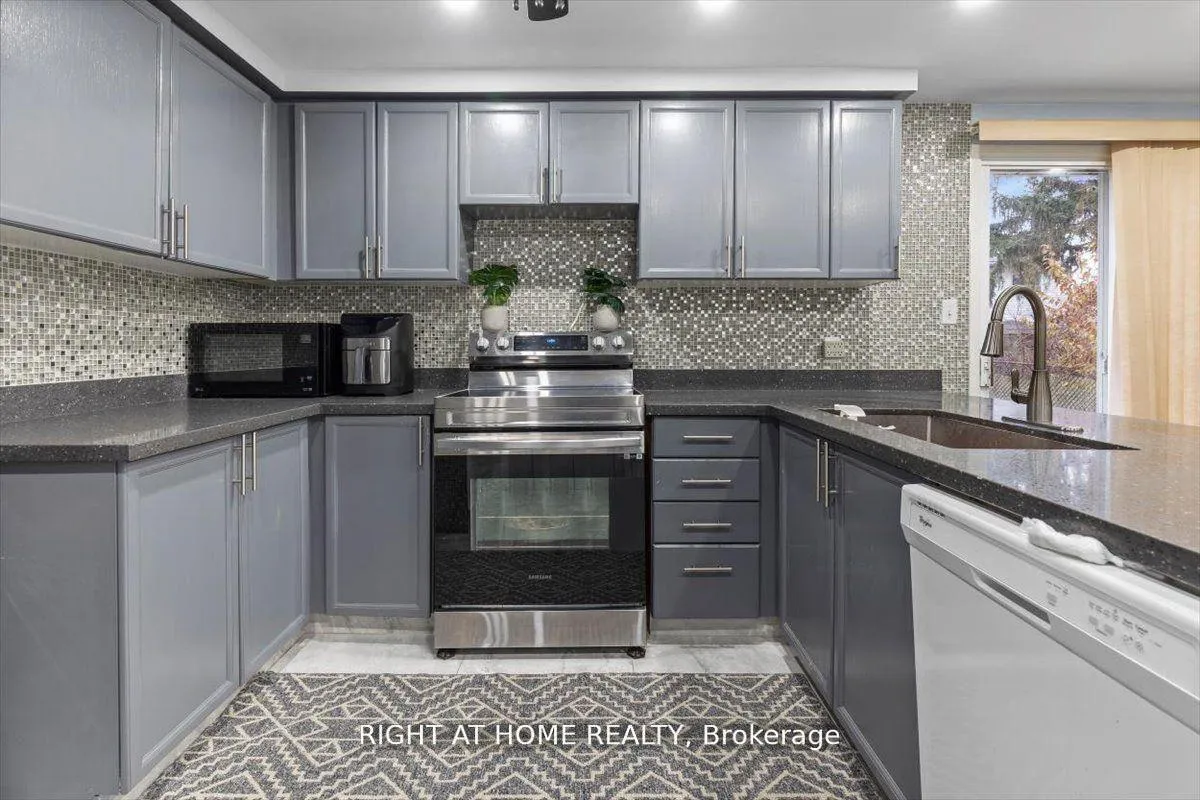 Photo 9 of 275 Tagge Crescent, Kitchener, Bridgeport — HOMEH