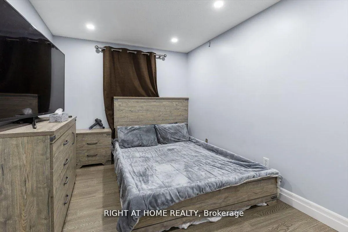 Photo 12 of 275 Tagge Crescent, Kitchener, Bridgeport — HOMEH