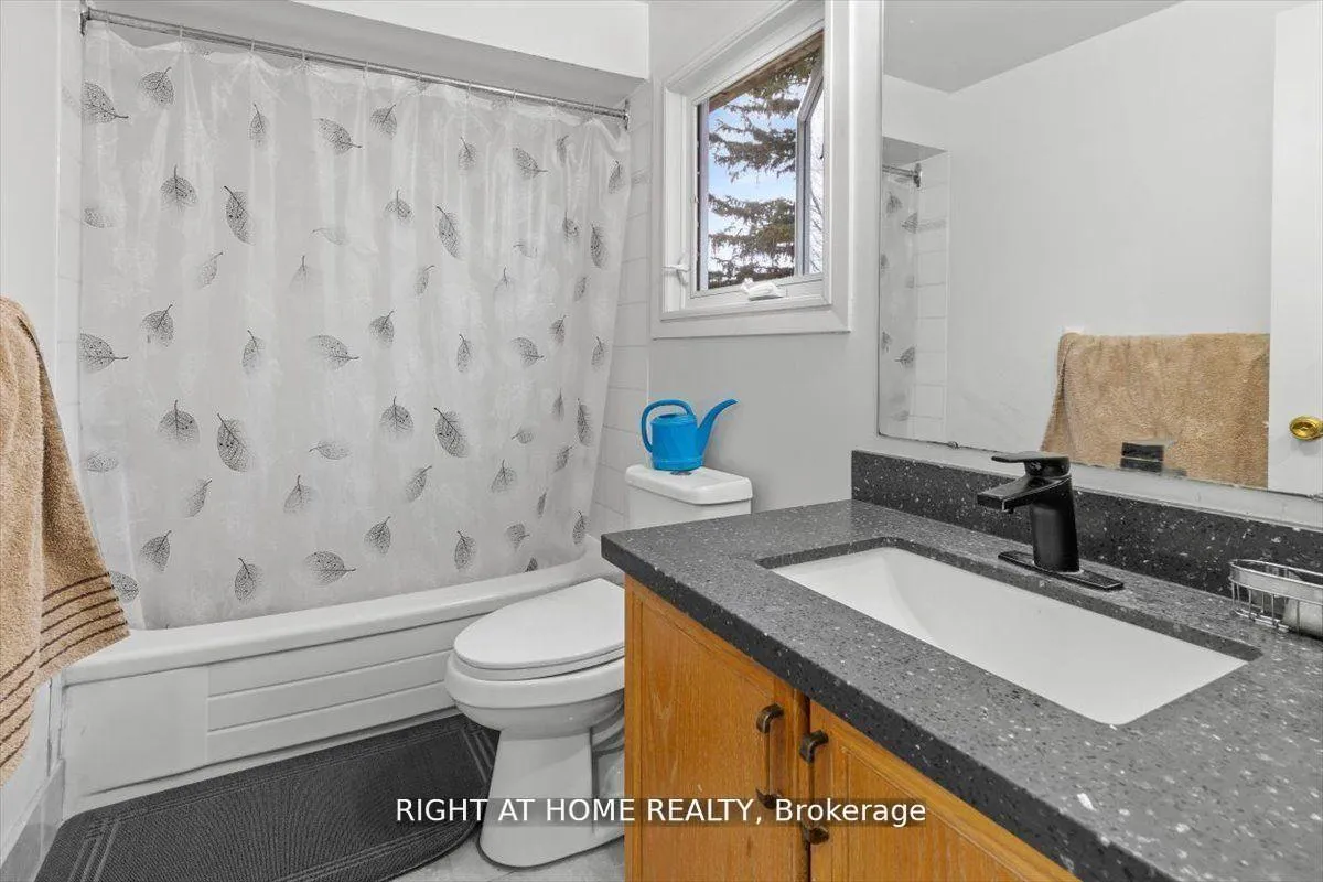 Photo 15 of 275 Tagge Crescent, Kitchener, Bridgeport — HOMEH