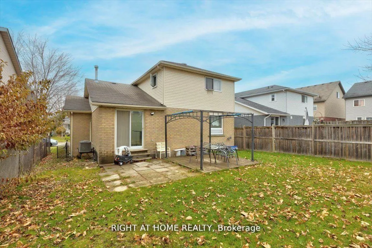 Photo 17 of 275 Tagge Crescent, Kitchener, Bridgeport — HOMEH
