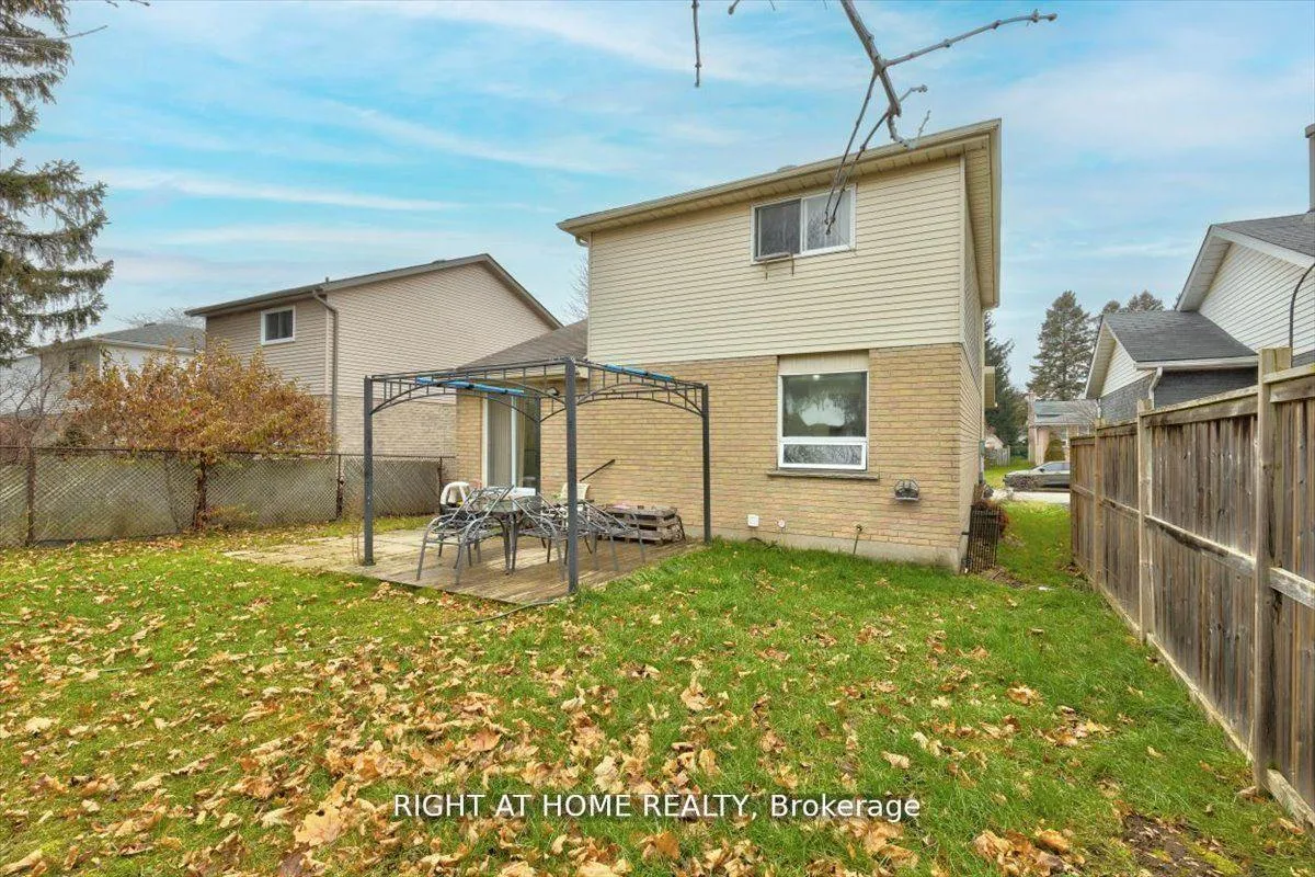 Photo 18 of 275 Tagge Crescent, Kitchener, Bridgeport — HOMEH