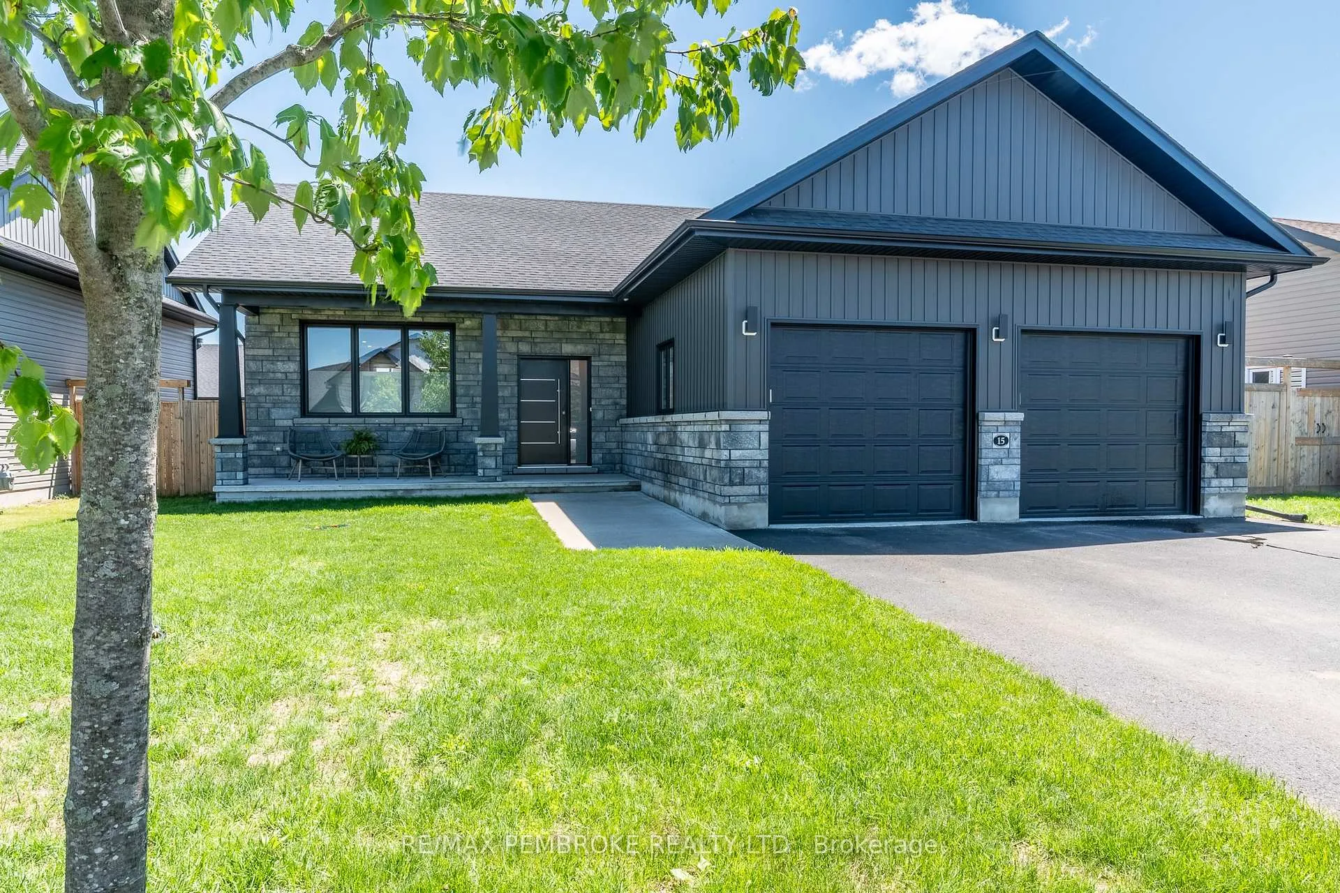 Photo 4 of 15 Drew Street, Petawawa — HOMEH