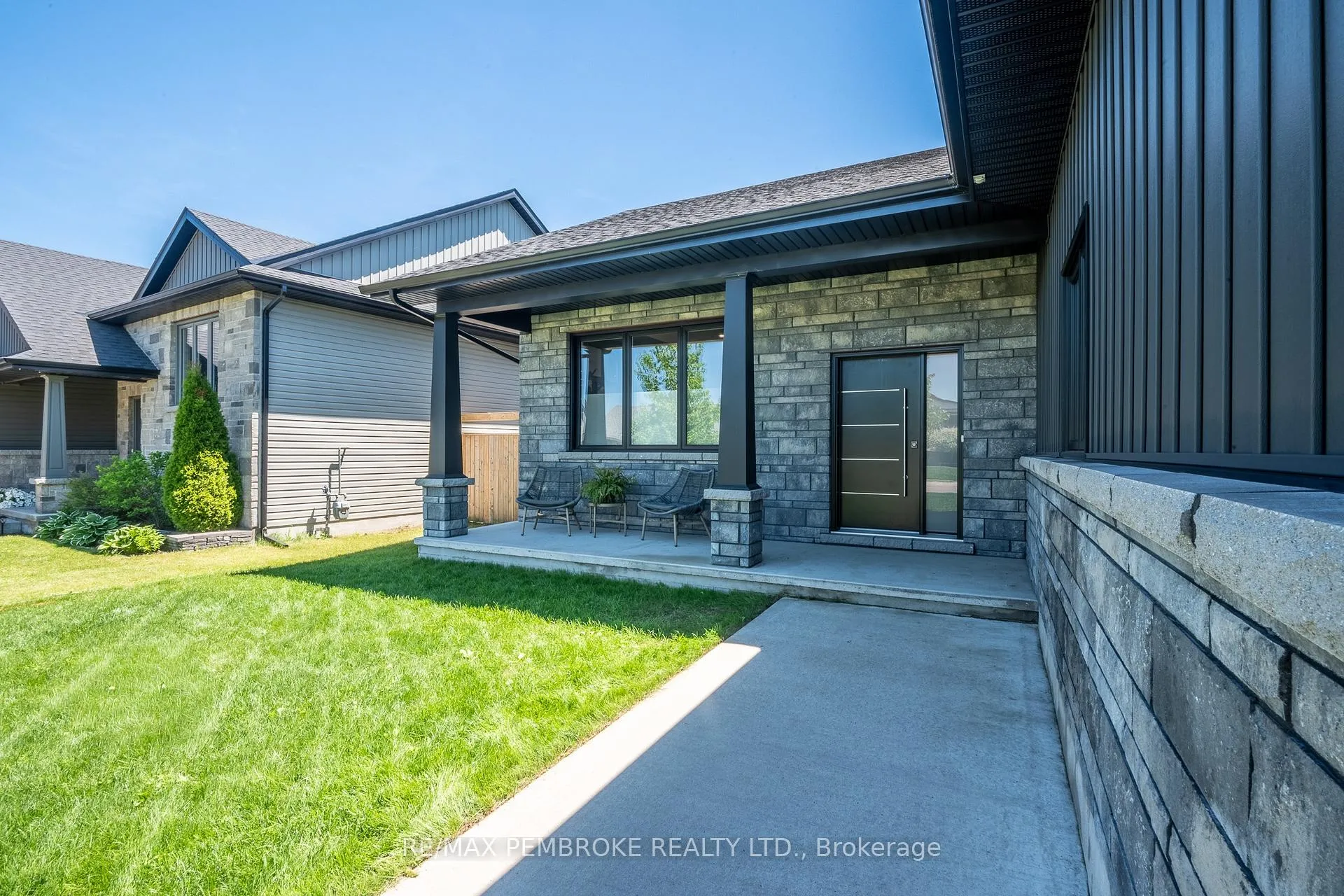 Photo 6 of 15 Drew Street, Petawawa — HOMEH