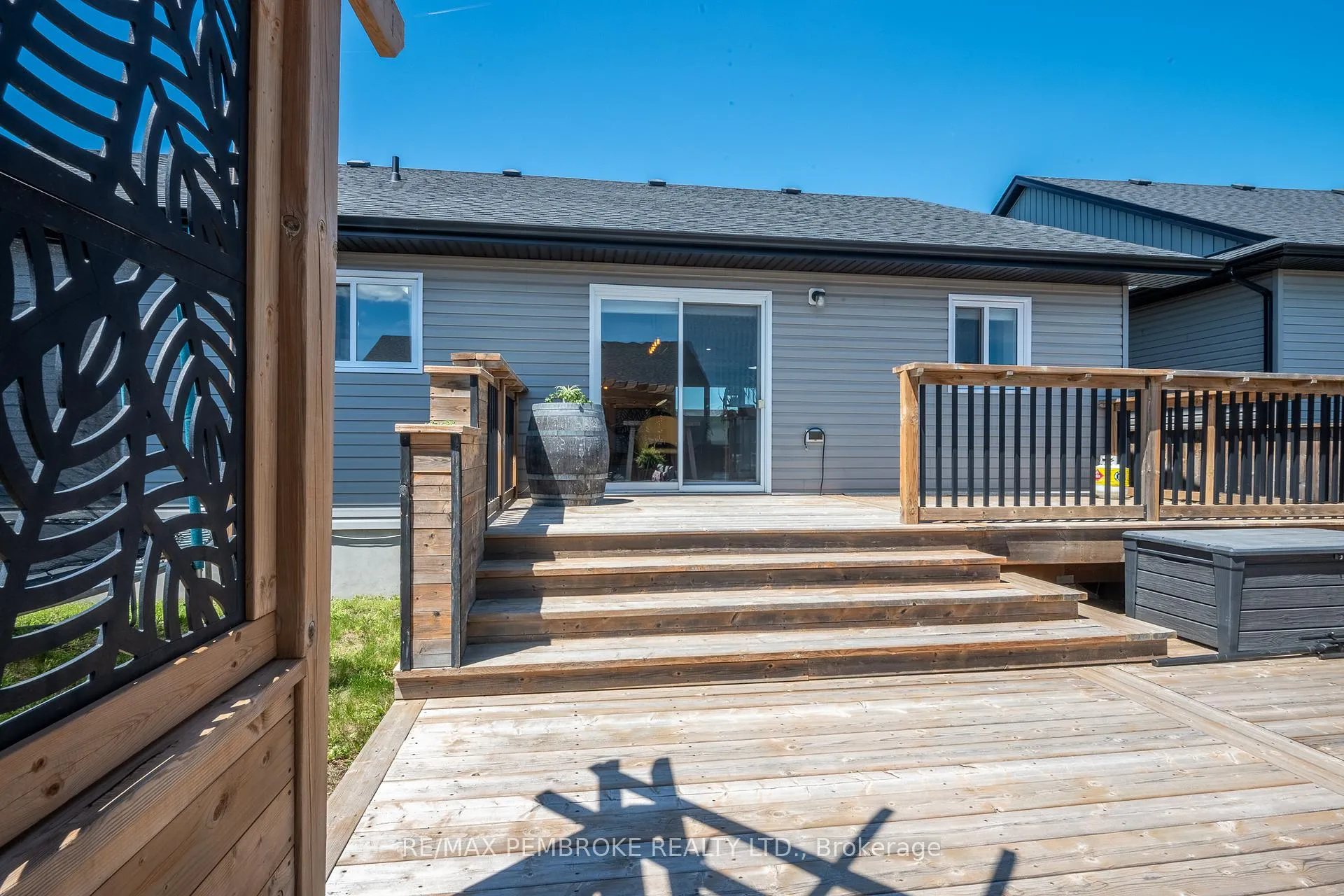 Photo 10 of 15 Drew Street, Petawawa — HOMEH