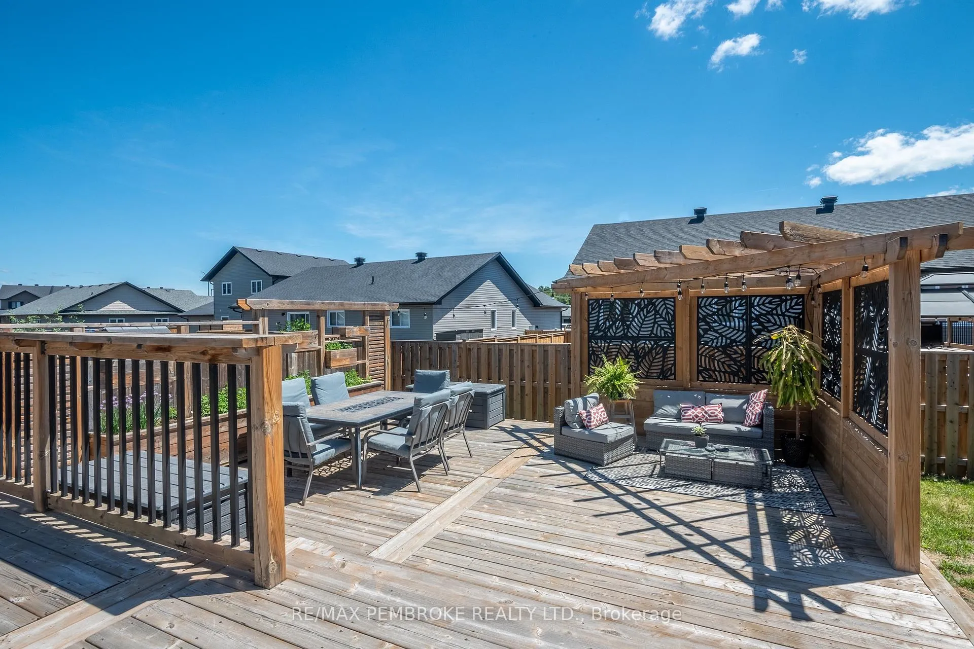 Photo 11 of 15 Drew Street, Petawawa — HOMEH