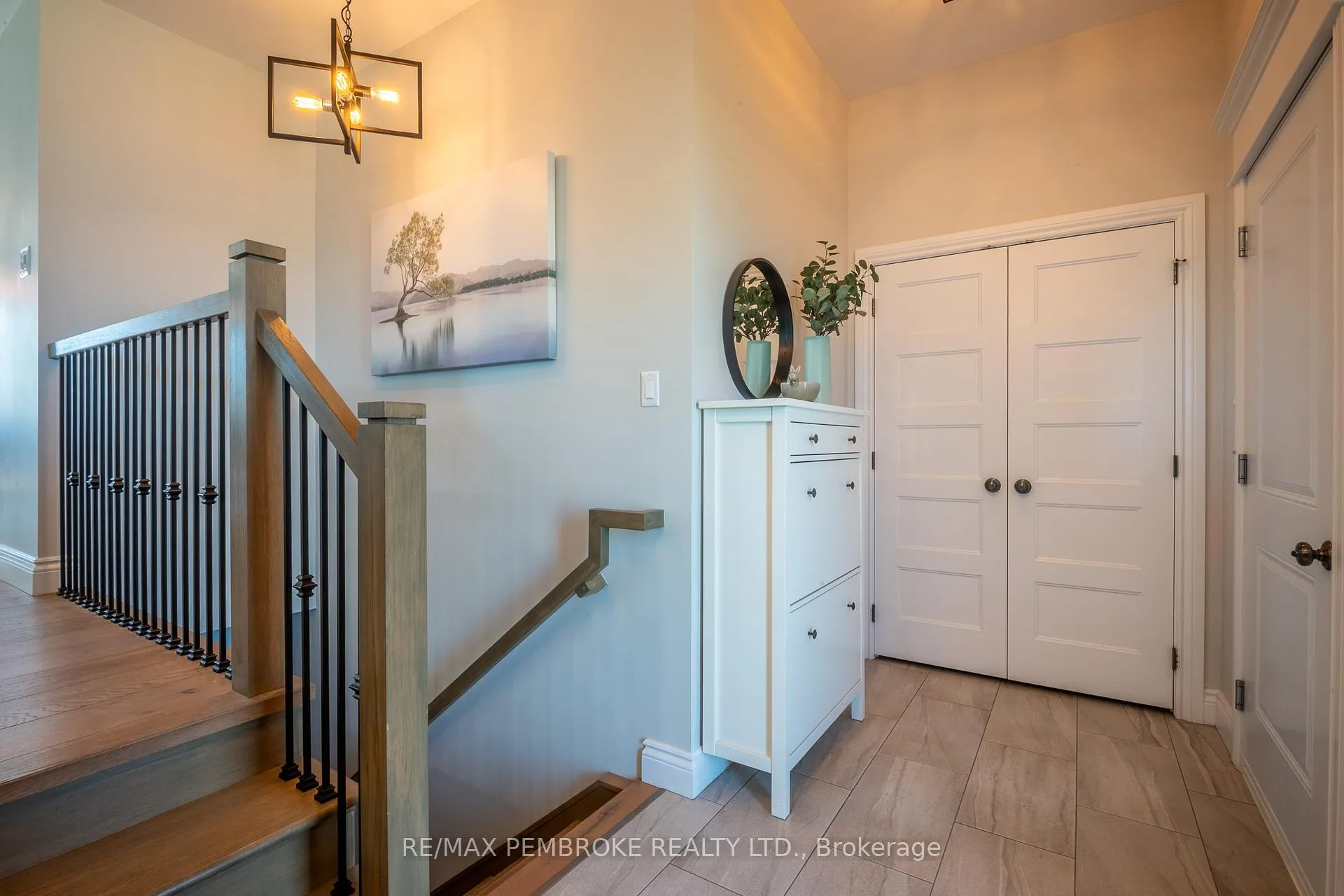 Photo 14 of 15 Drew Street, Petawawa — HOMEH