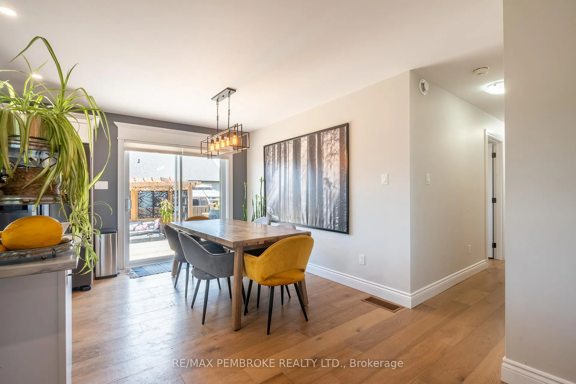 Photo 16 of 15 Drew Street, Petawawa — HOMEH