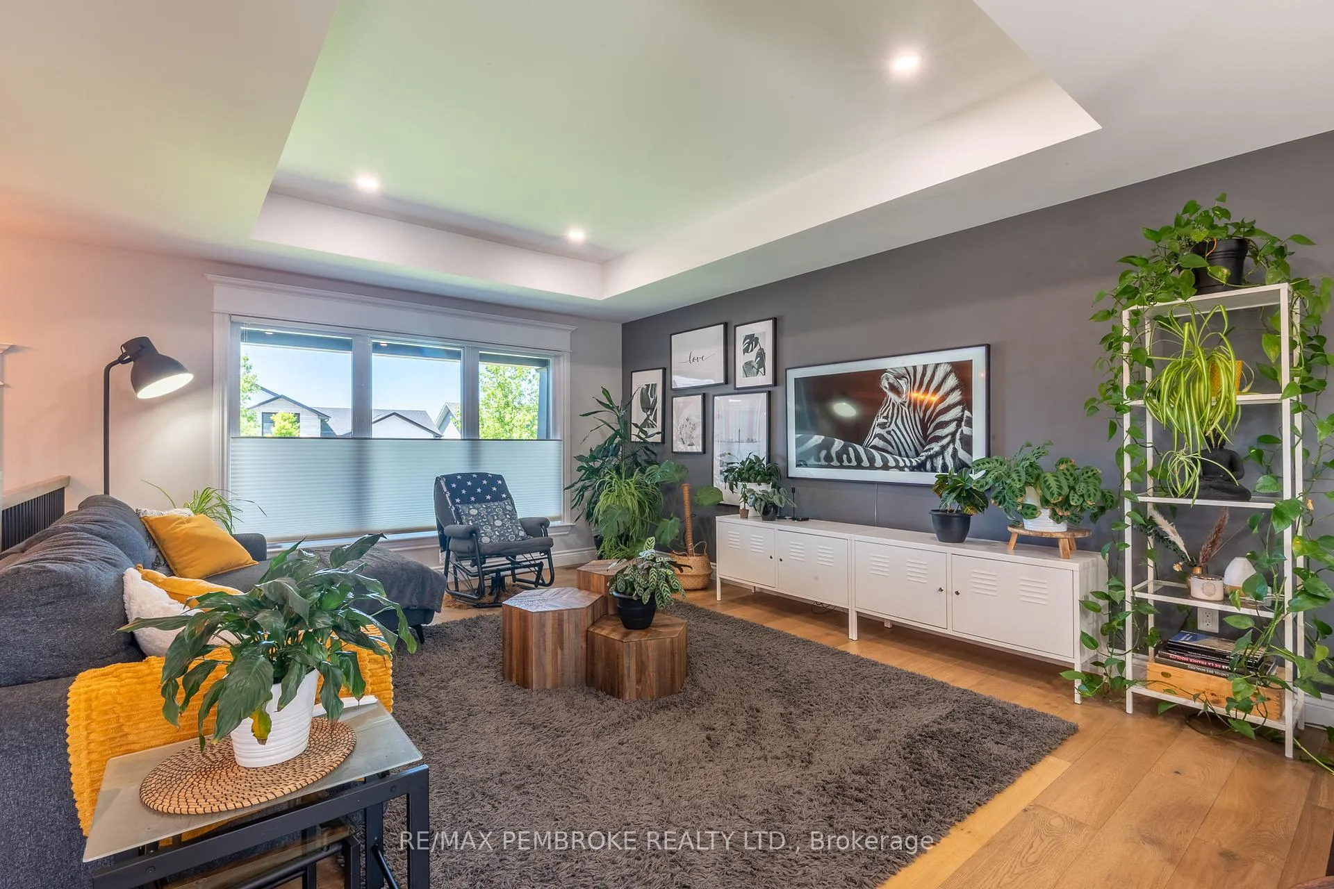 Photo 17 of 15 Drew Street, Petawawa — HOMEH