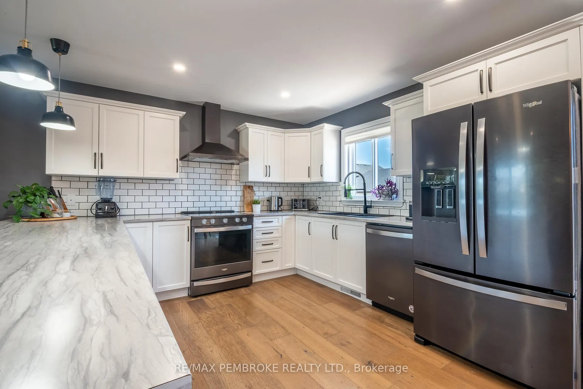 Photo 23 of 15 Drew Street, Petawawa — HOMEH